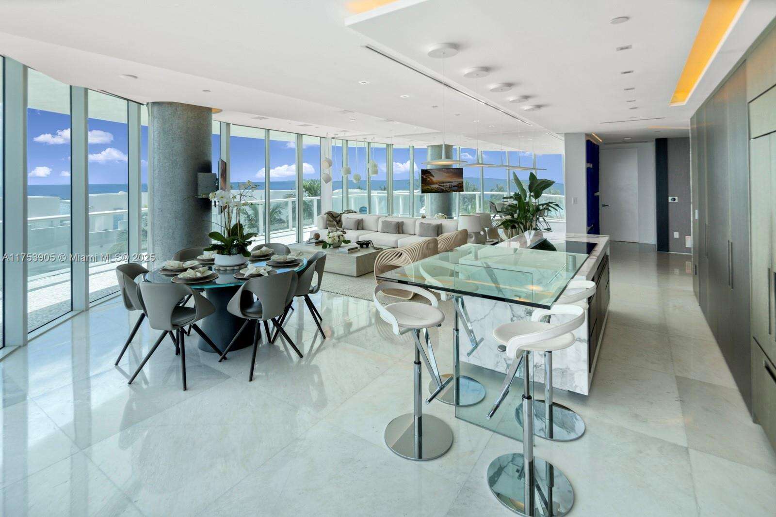 CONTINUUM ON SOUTH BEACH CONDO THE SOUTH TOWER - 100 Pointe Dr, Miami Beach, FL 33139 | Picture 4