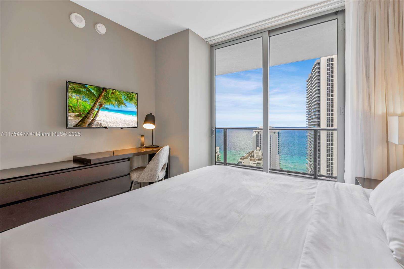 Hyde Beach House at 4010 Ocean Dr, Hollywood, FL 33019 - For Sale photo 13