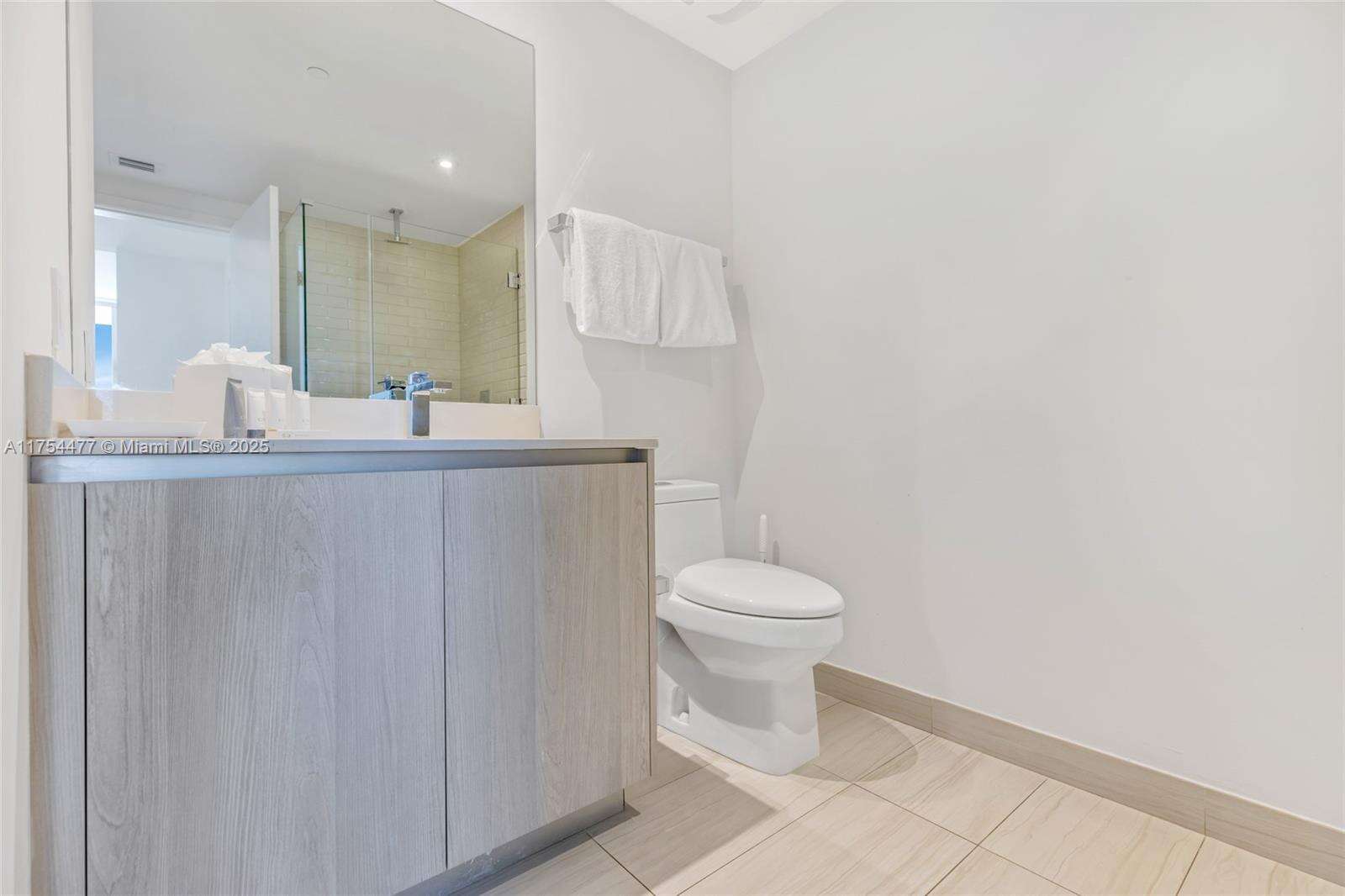 Hyde Beach House at 4010 Ocean Dr, Hollywood, FL 33019 - For Sale photo 5