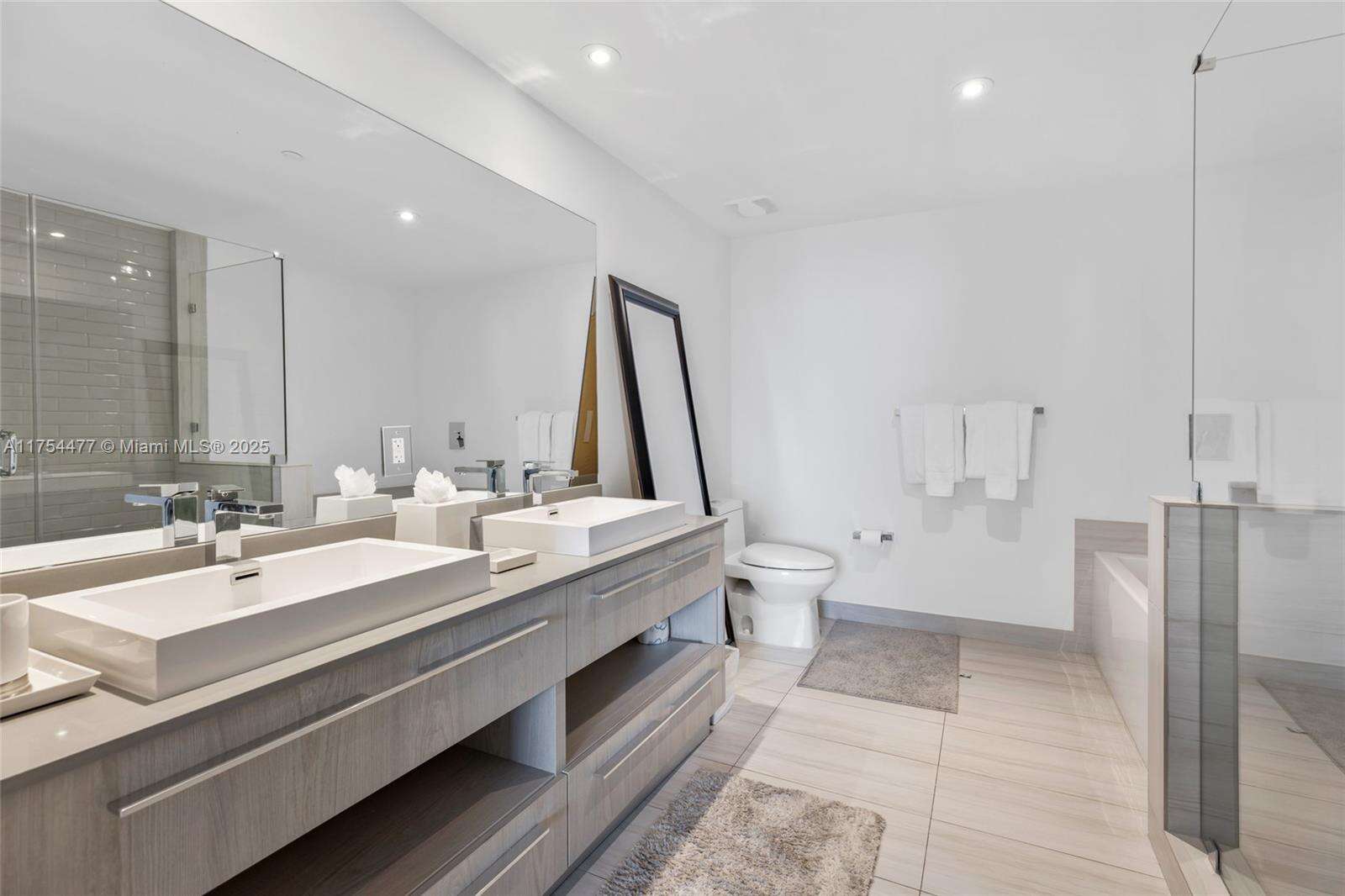 Hyde Beach House at 4010 Ocean Dr, Hollywood, FL 33019 - For Sale photo 9