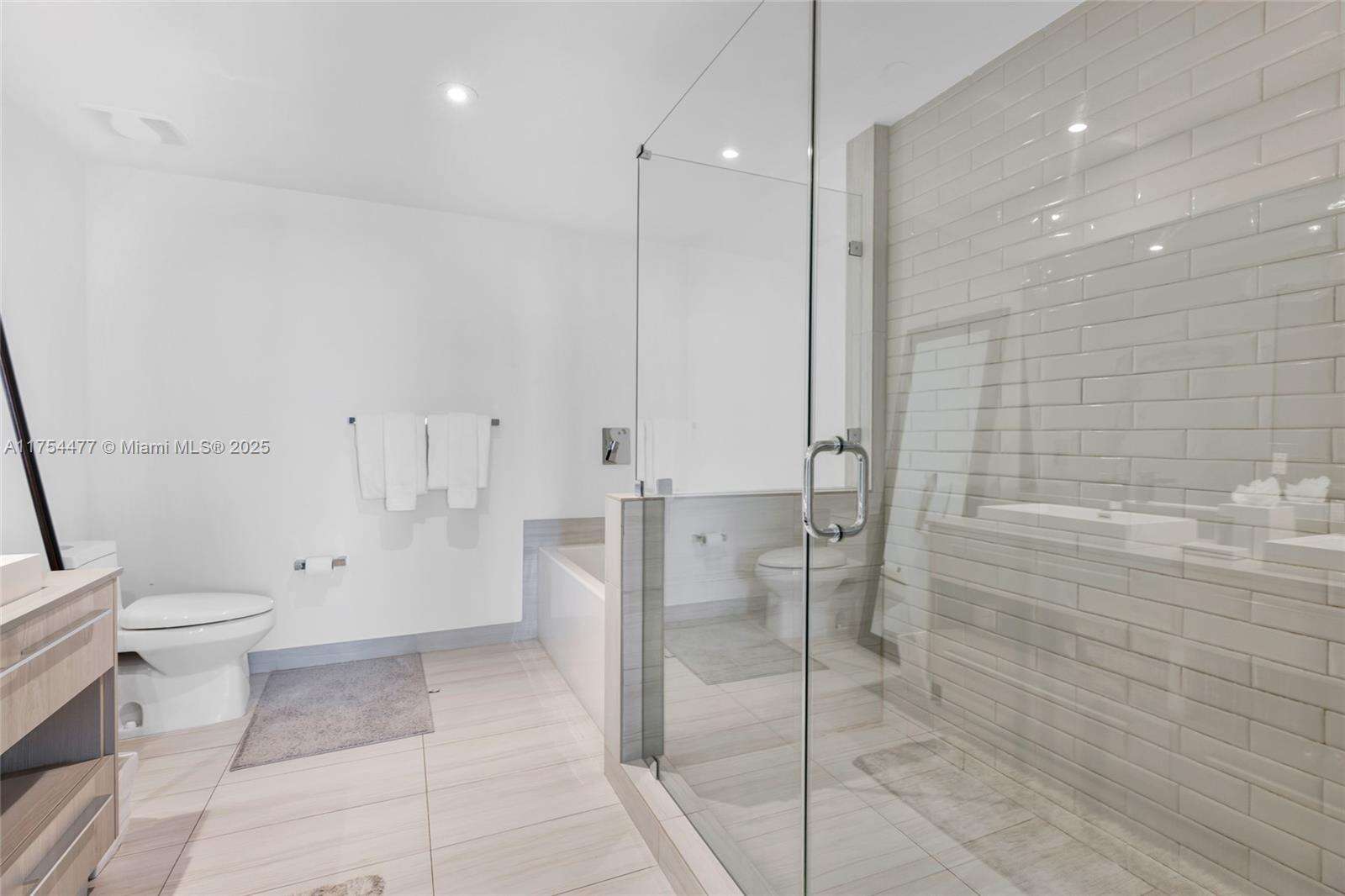 Hyde Beach House at 4010 Ocean Dr, Hollywood, FL 33019 - For Sale photo 10
