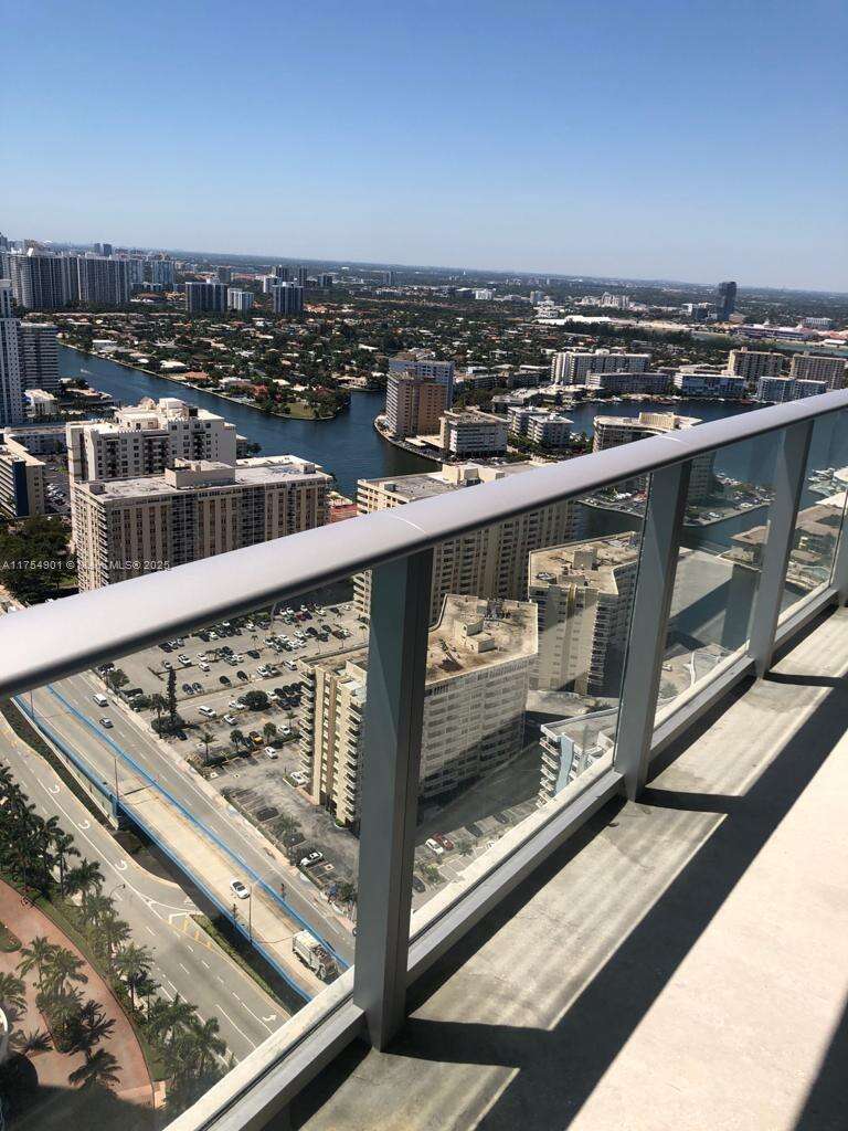 Hyde Resort at 4111 Ocean Dr, Hollywood, FL 33019 - For Sale photo 9