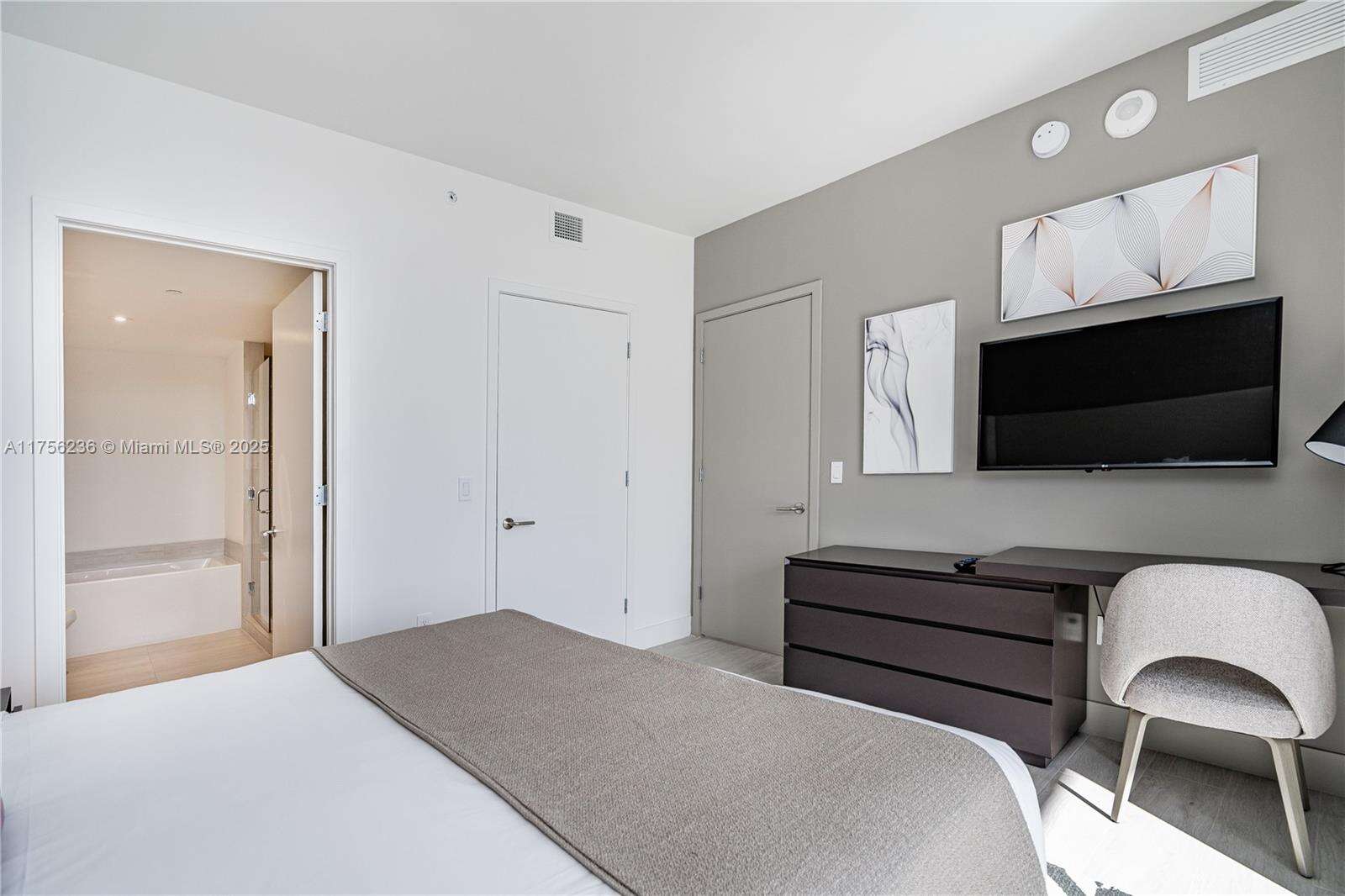 Hyde Beach House at 4010 Ocean Dr, Hollywood, FL 33019 - For Sale photo 16