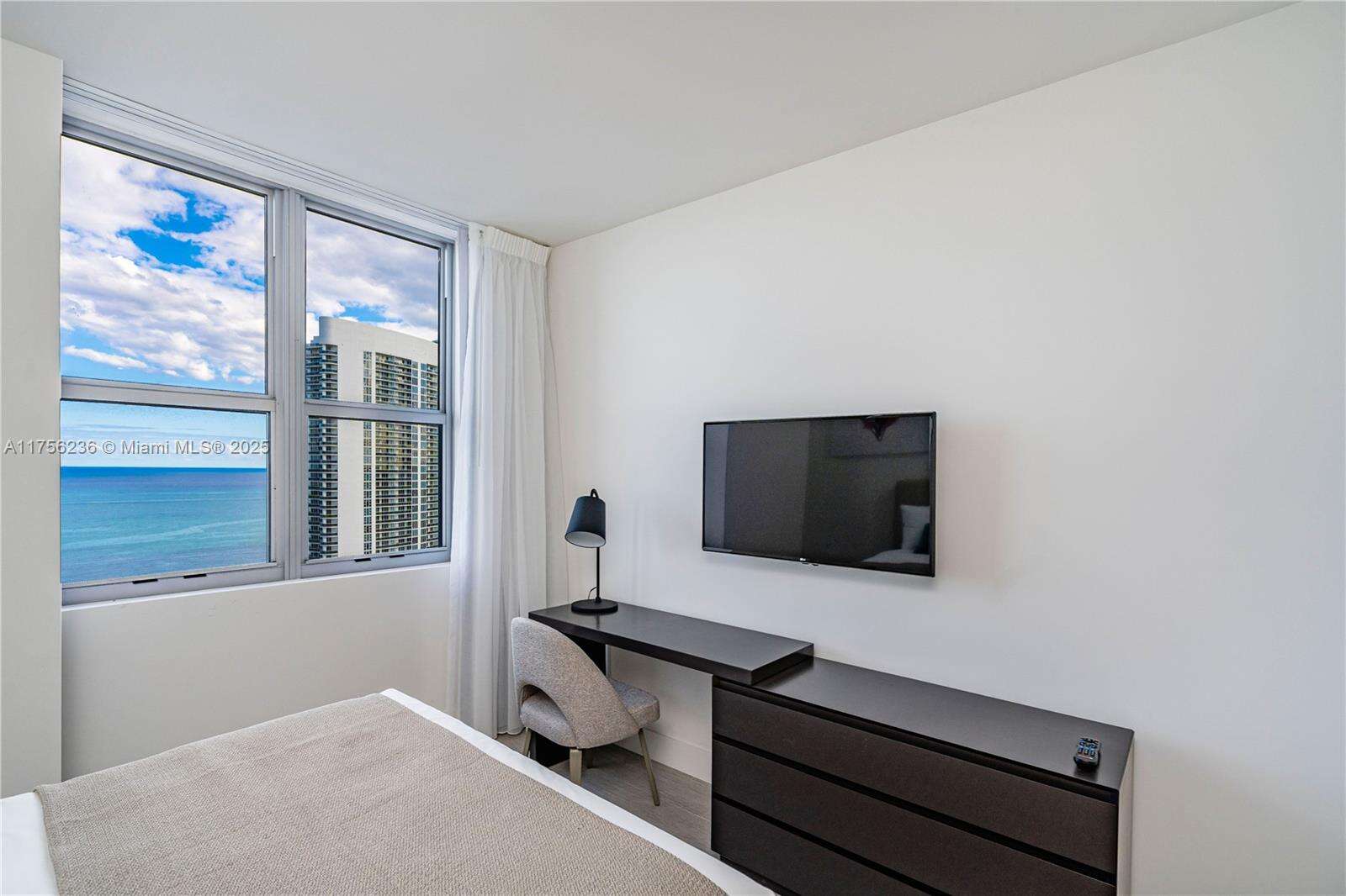 Hyde Beach House at 4010 Ocean Dr, Hollywood, FL 33019 - For Sale photo 18
