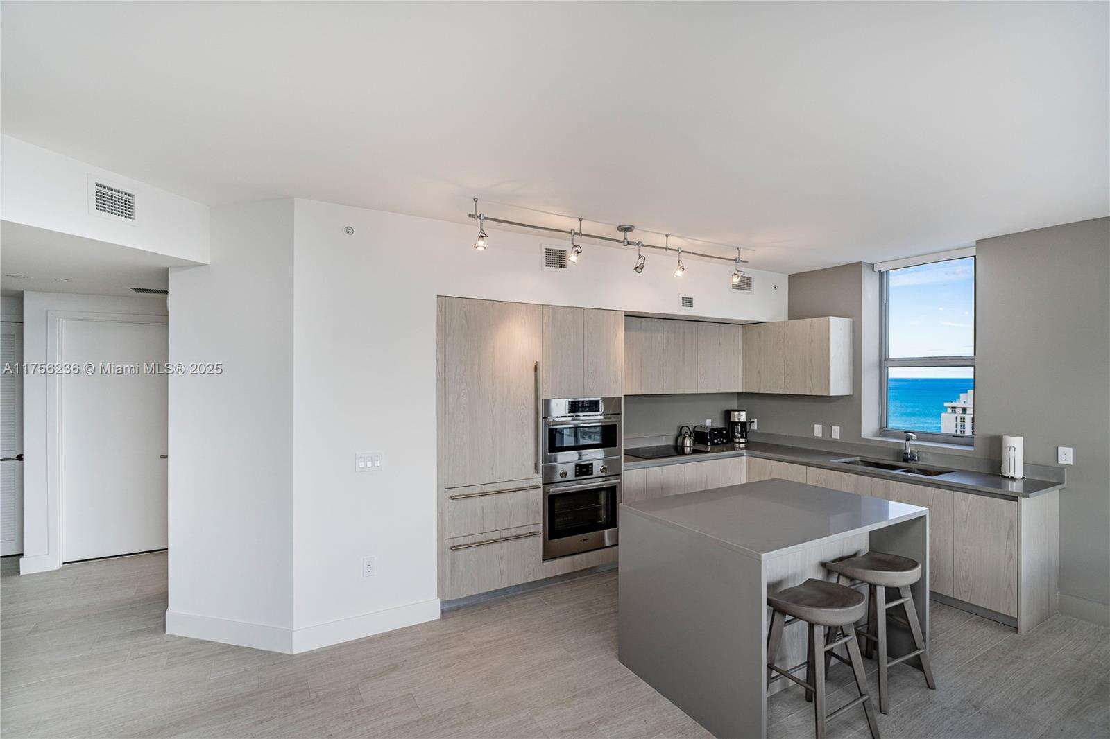 Hyde Beach House at 4010 Ocean Dr, Hollywood, FL 33019 - For Sale photo 8
