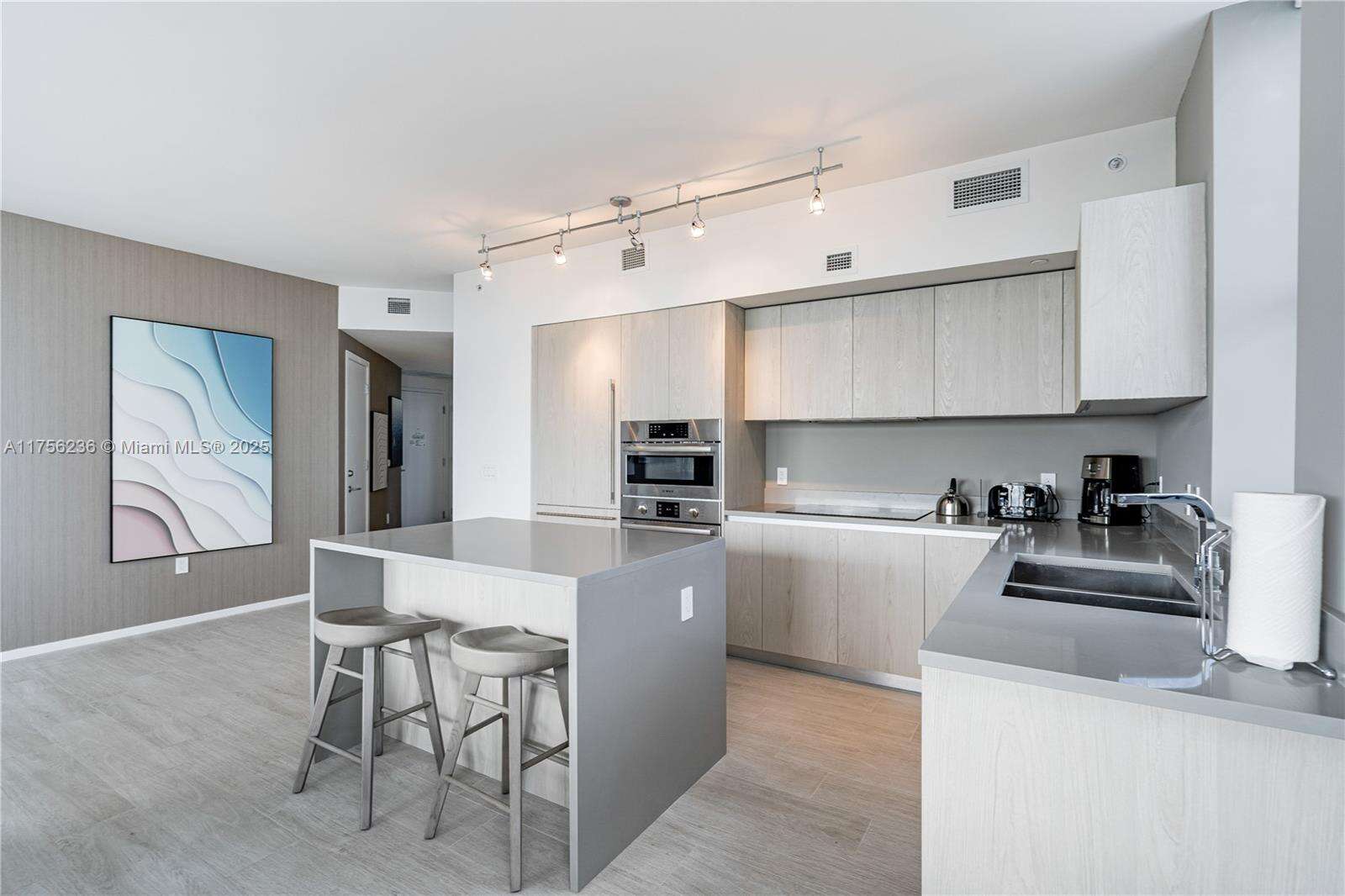 Hyde Beach House at 4010 Ocean Dr, Hollywood, FL 33019 - For Sale photo 9