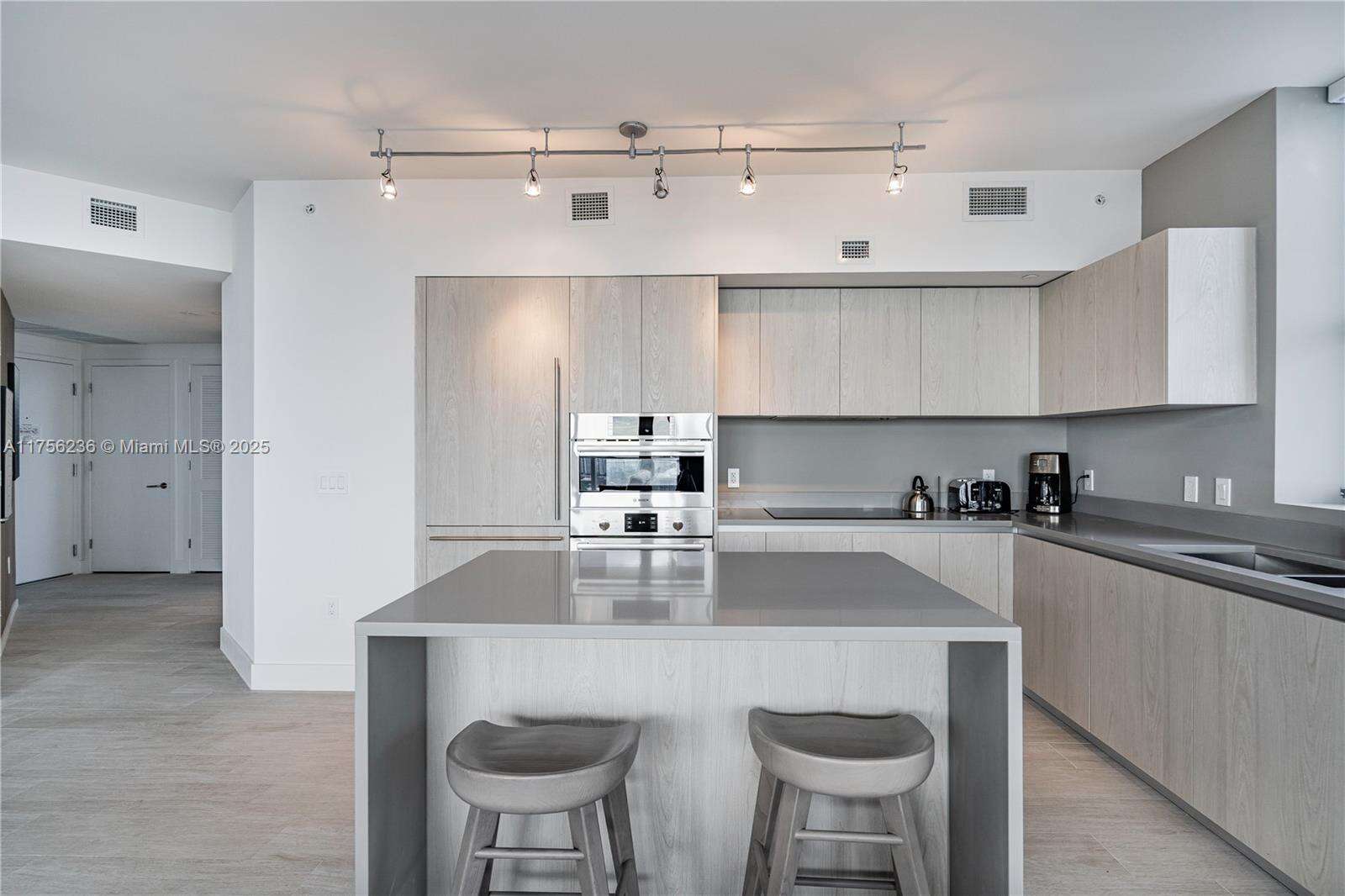Hyde Beach House at 4010 Ocean Dr, Hollywood, FL 33019 - For Sale photo 10