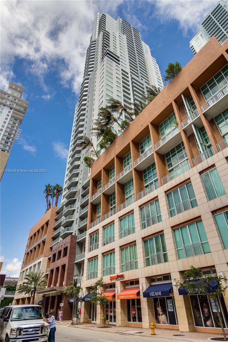 Vizcayne South at 253 2 St, Miami, FL 33132 - For Sale photo 25