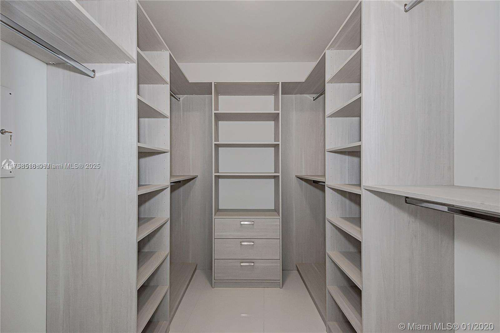 Paramount Miami Worldcenter at 851 1st Ave, Miami, FL 33132 - For Sale photo 17