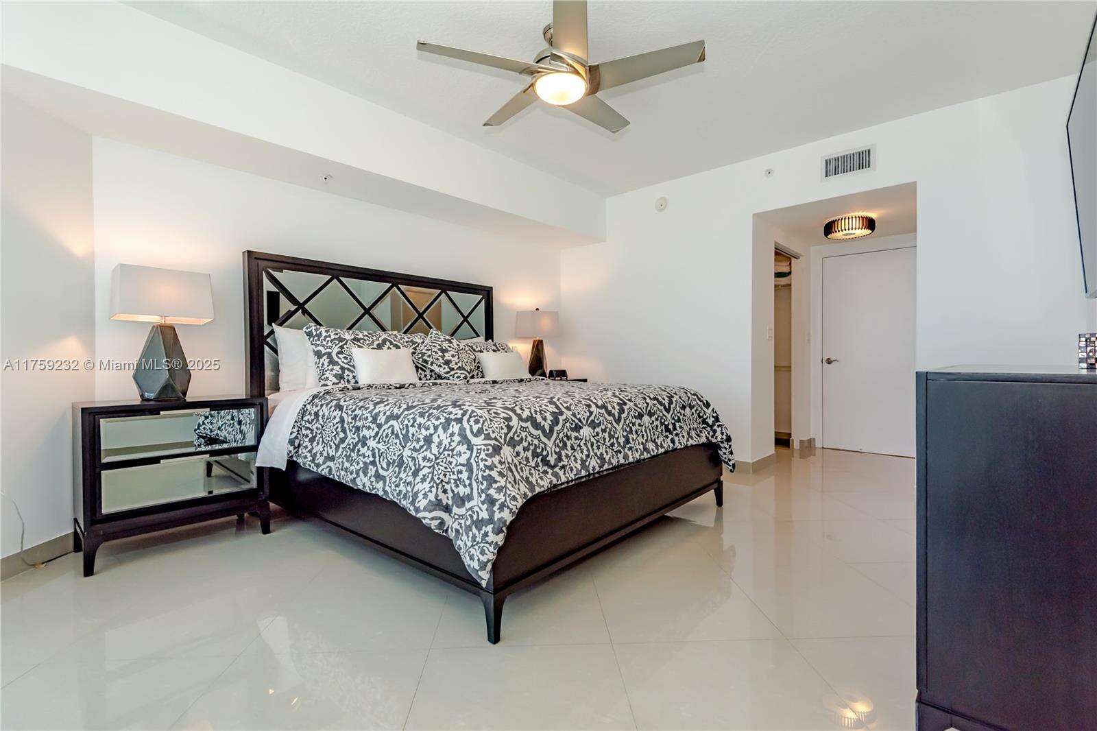 La Perla at 16699 Collins Ave, Sunny Isles Beach, FL 33160 - For Sale photo 18
