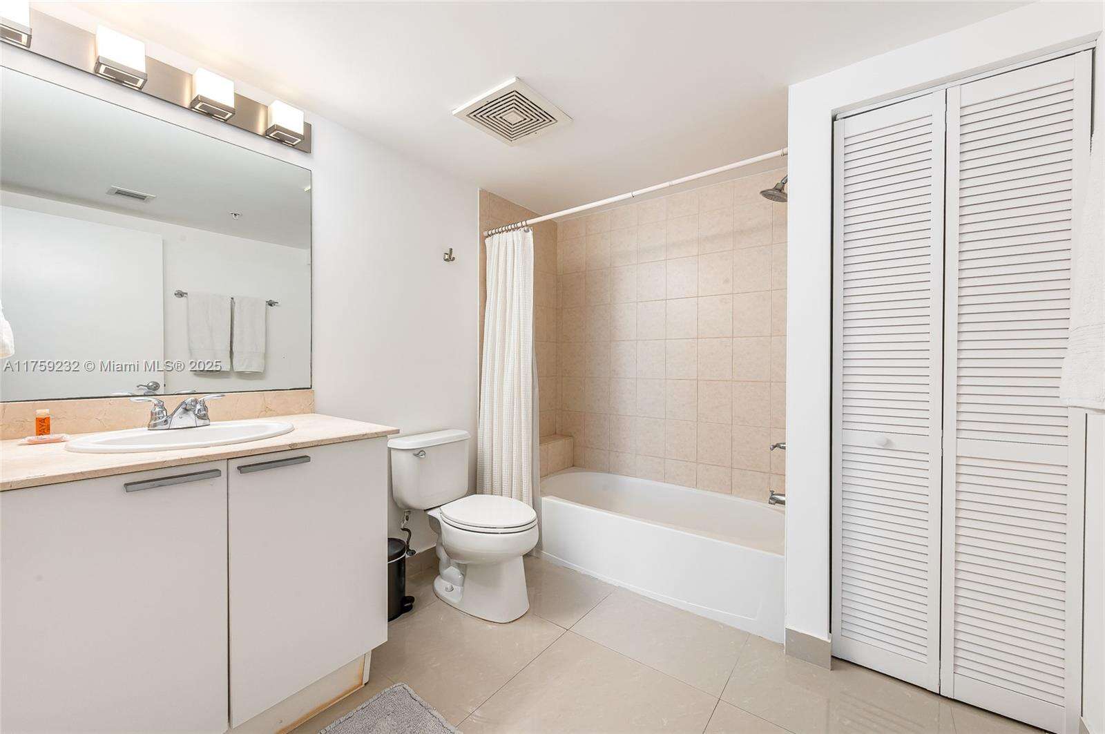 La Perla at 16699 Collins Ave, Sunny Isles Beach, FL 33160 - For Sale photo 20