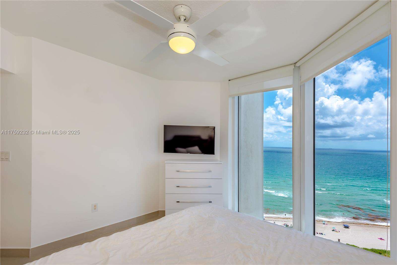 La Perla at 16699 Collins Ave, Sunny Isles Beach, FL 33160 - For Sale photo 22