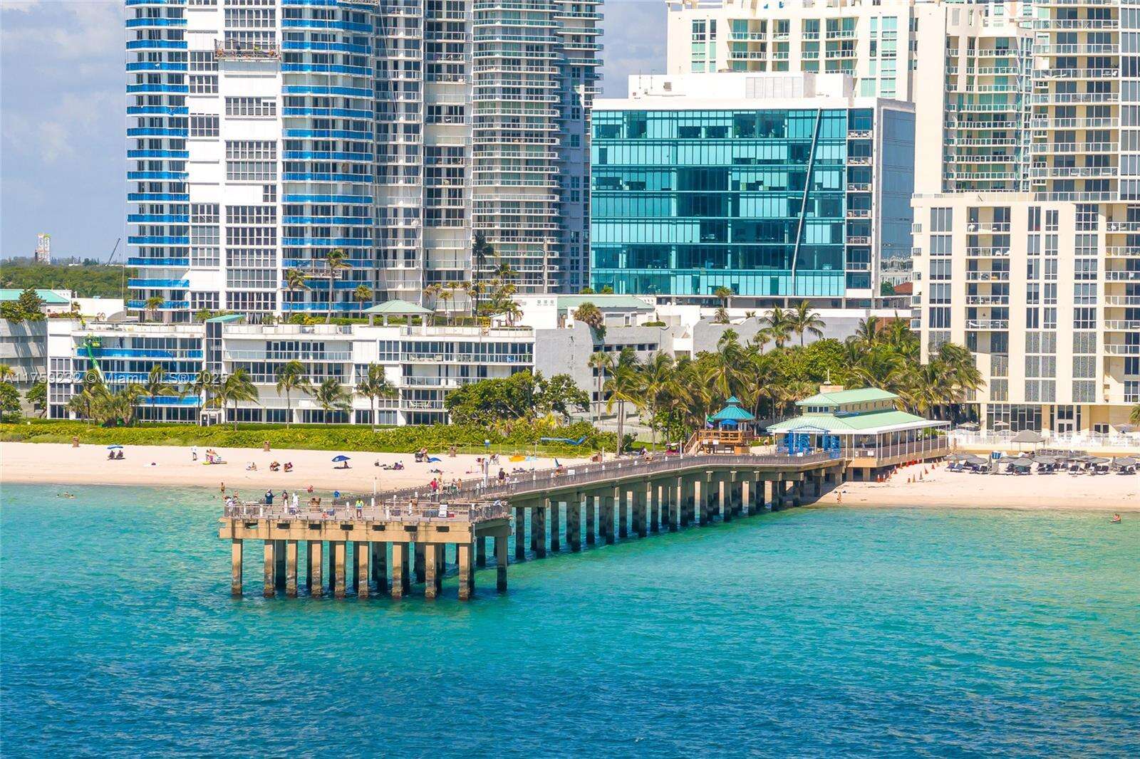 La Perla at 16699 Collins Ave, Sunny Isles Beach, FL 33160 - For Sale photo 32