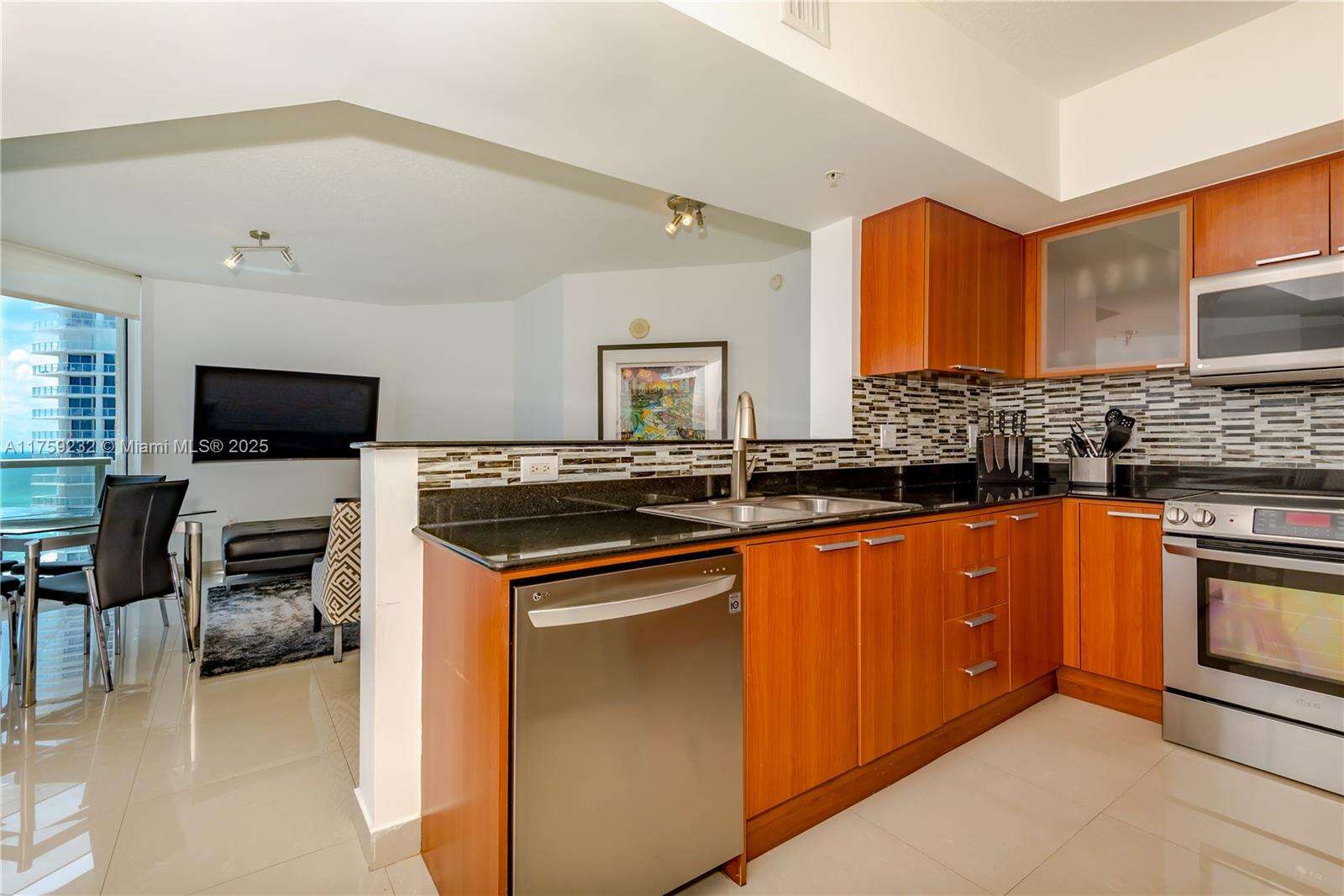 La Perla at 16699 Collins Ave, Sunny Isles Beach, FL 33160 - For Sale photo 5
