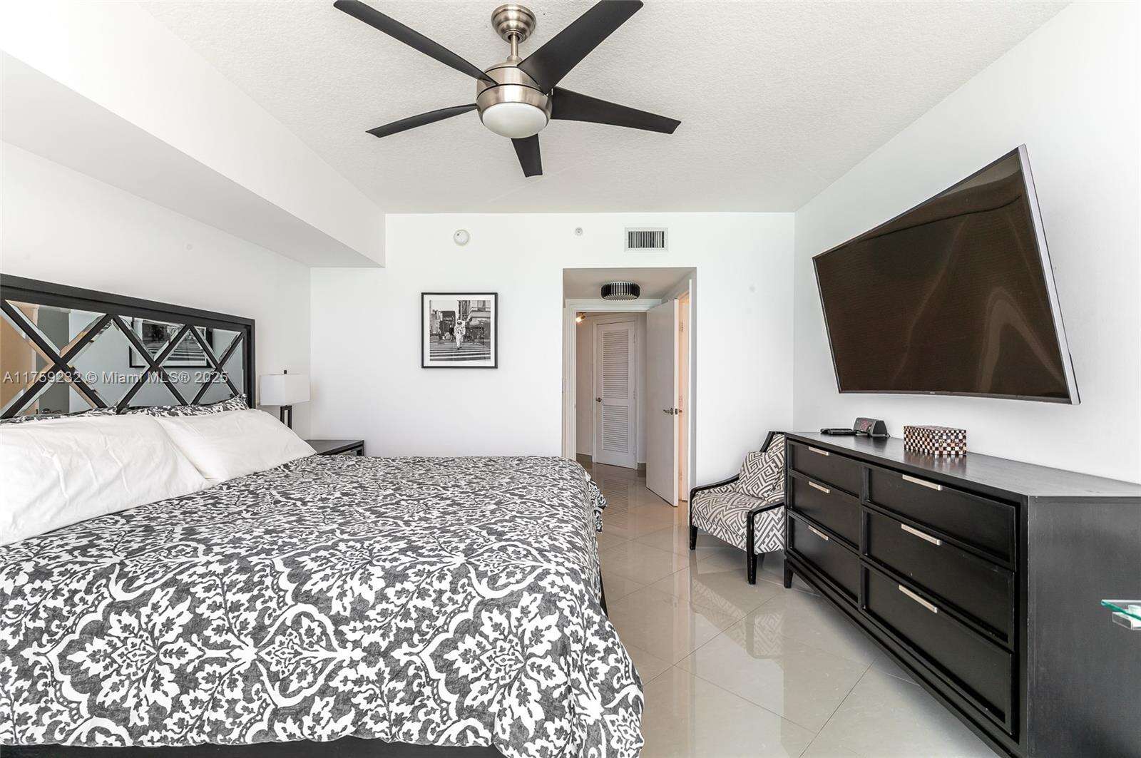 La Perla at 16699 Collins Ave, Sunny Isles Beach, FL 33160 - For Sale photo 10
