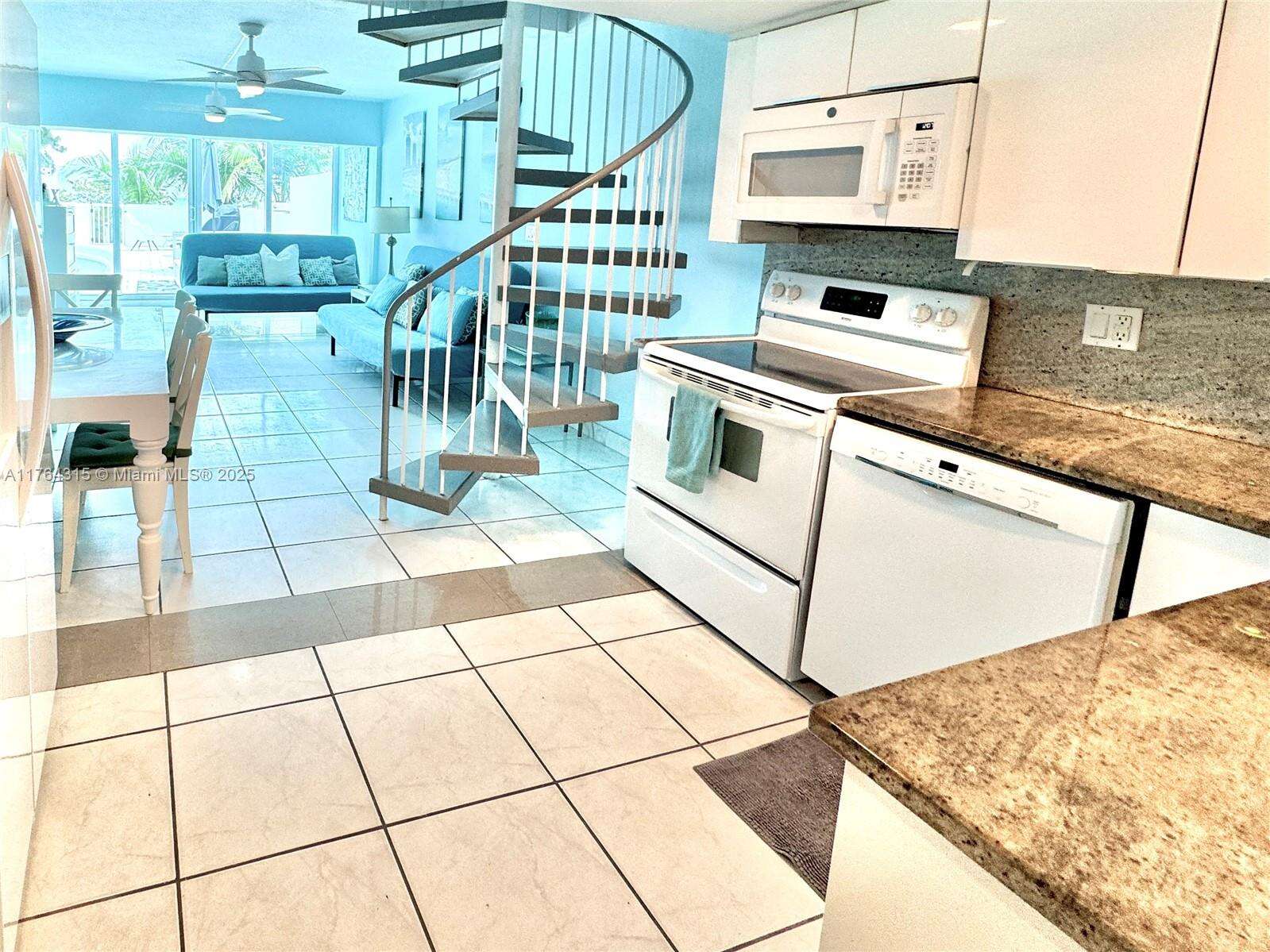 CASTLE BEACH CLUB - 5445 Collins Ave, Miami Beach, FL 33140 | Picture 2