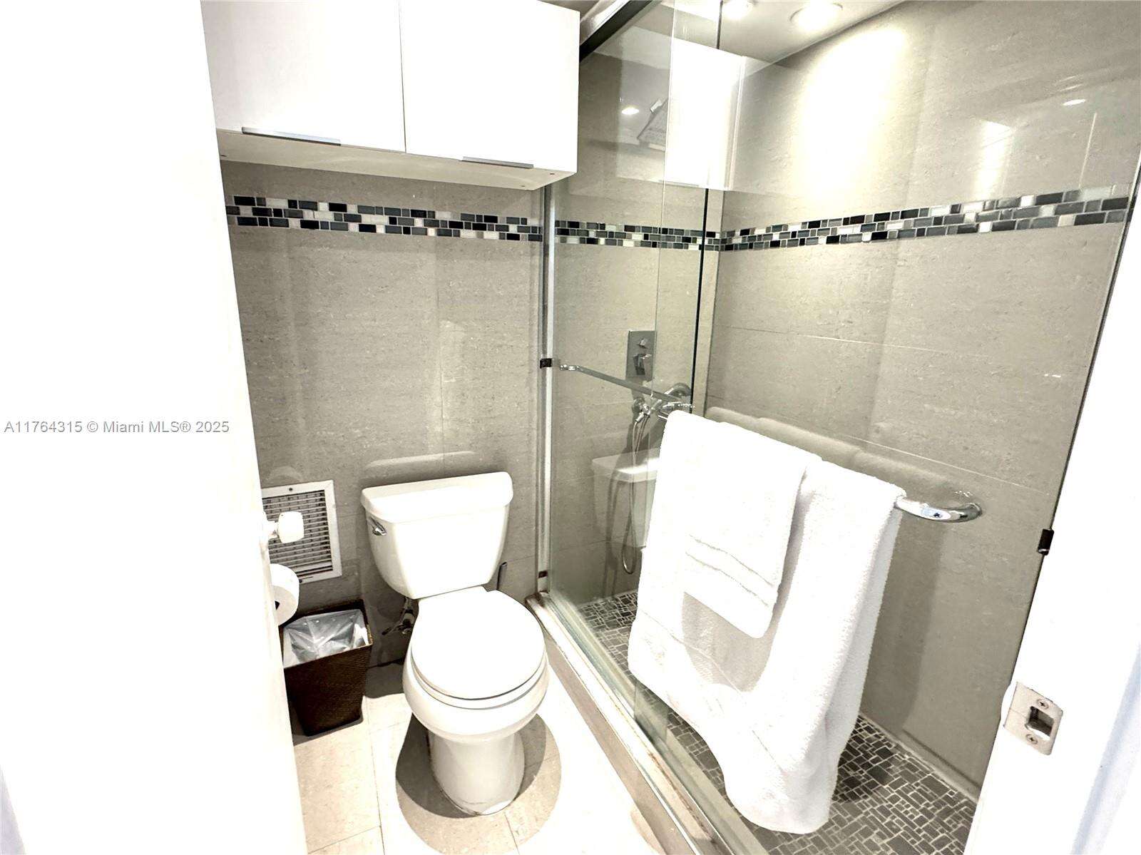 CASTLE BEACH CLUB - 5445 Collins Ave, Miami Beach, FL 33140 | Picture 12