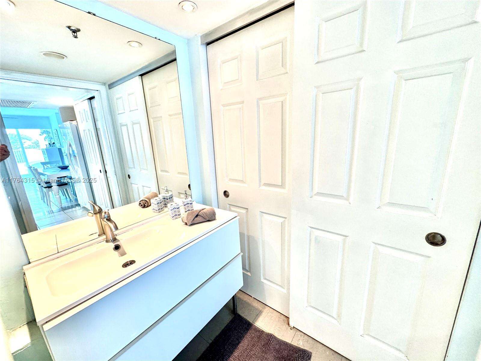 CASTLE BEACH CLUB - 5445 Collins Ave, Miami Beach, FL 33140 | Picture 13