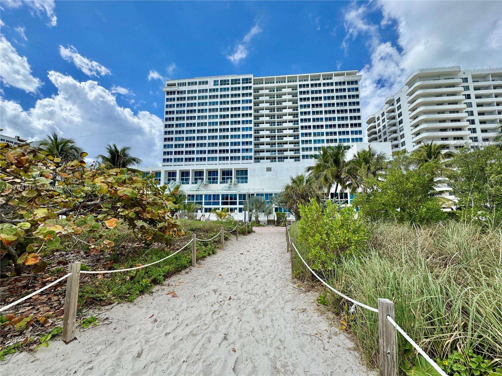 CASTLE BEACH CLUB - 5445 Collins Ave, Miami Beach, FL 33140 | Picture 3