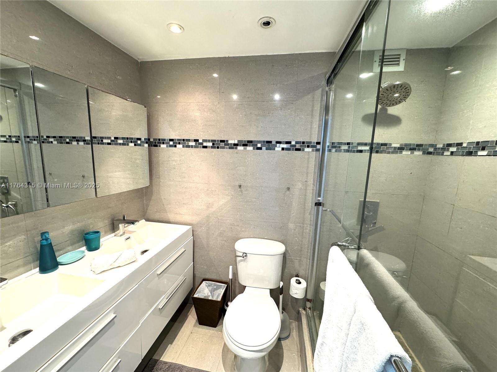 CASTLE BEACH CLUB - 5445 Collins Ave, Miami Beach, FL 33140 | Picture 21