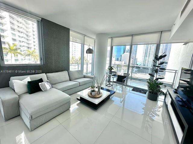 Mint at 92 3 St, Miami, FL 33130 - For Sale photo 3