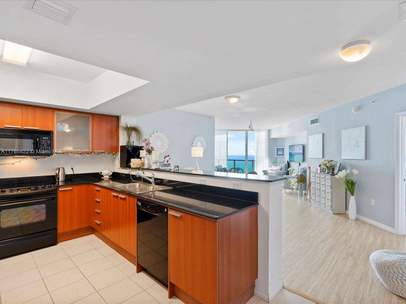 La Perla at 16699 Collins Ave, Sunny Isles Beach, FL 33160 - For Sale photo 14