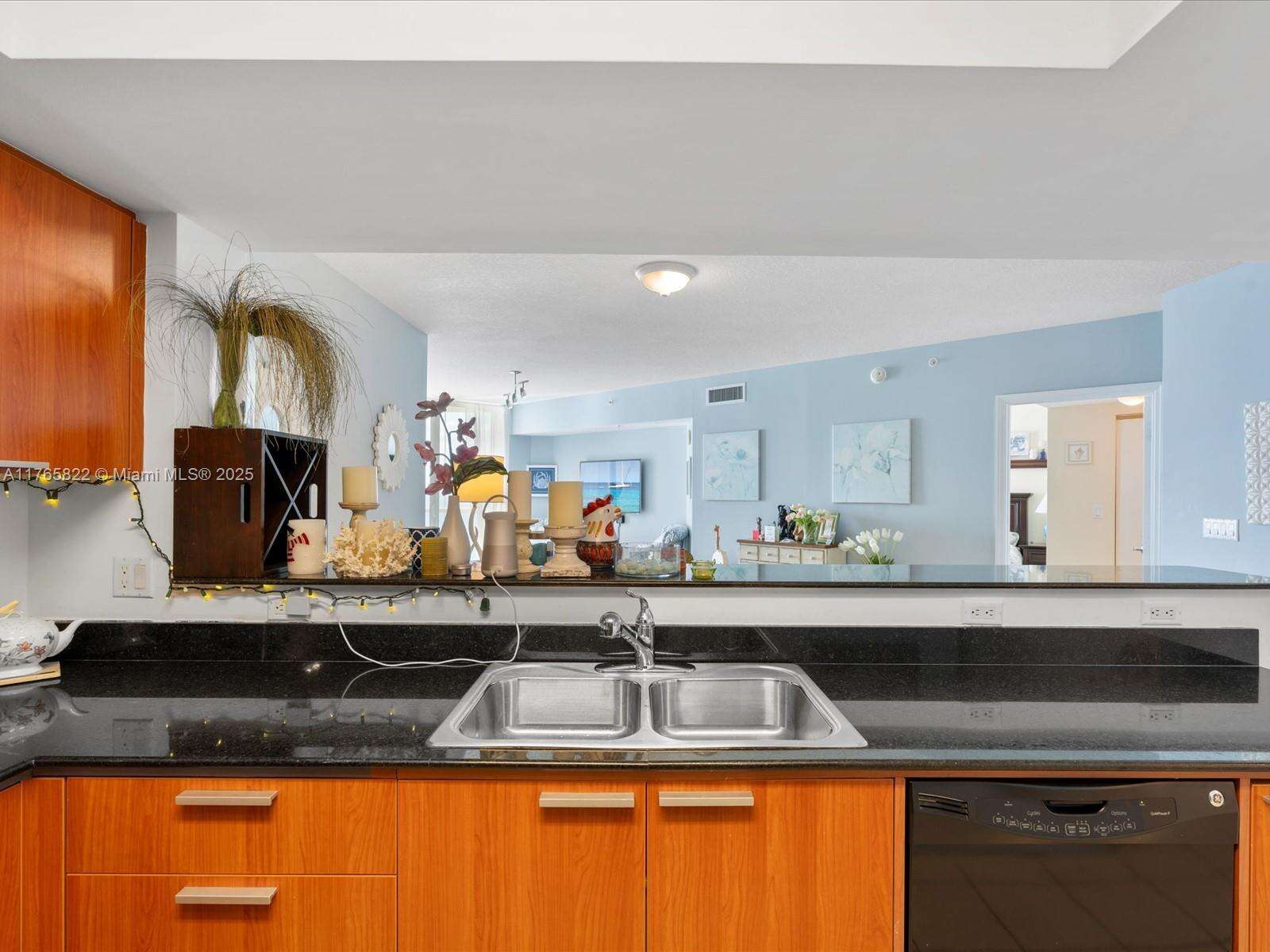 La Perla at 16699 Collins Ave, Sunny Isles Beach, FL 33160 - For Sale photo 19