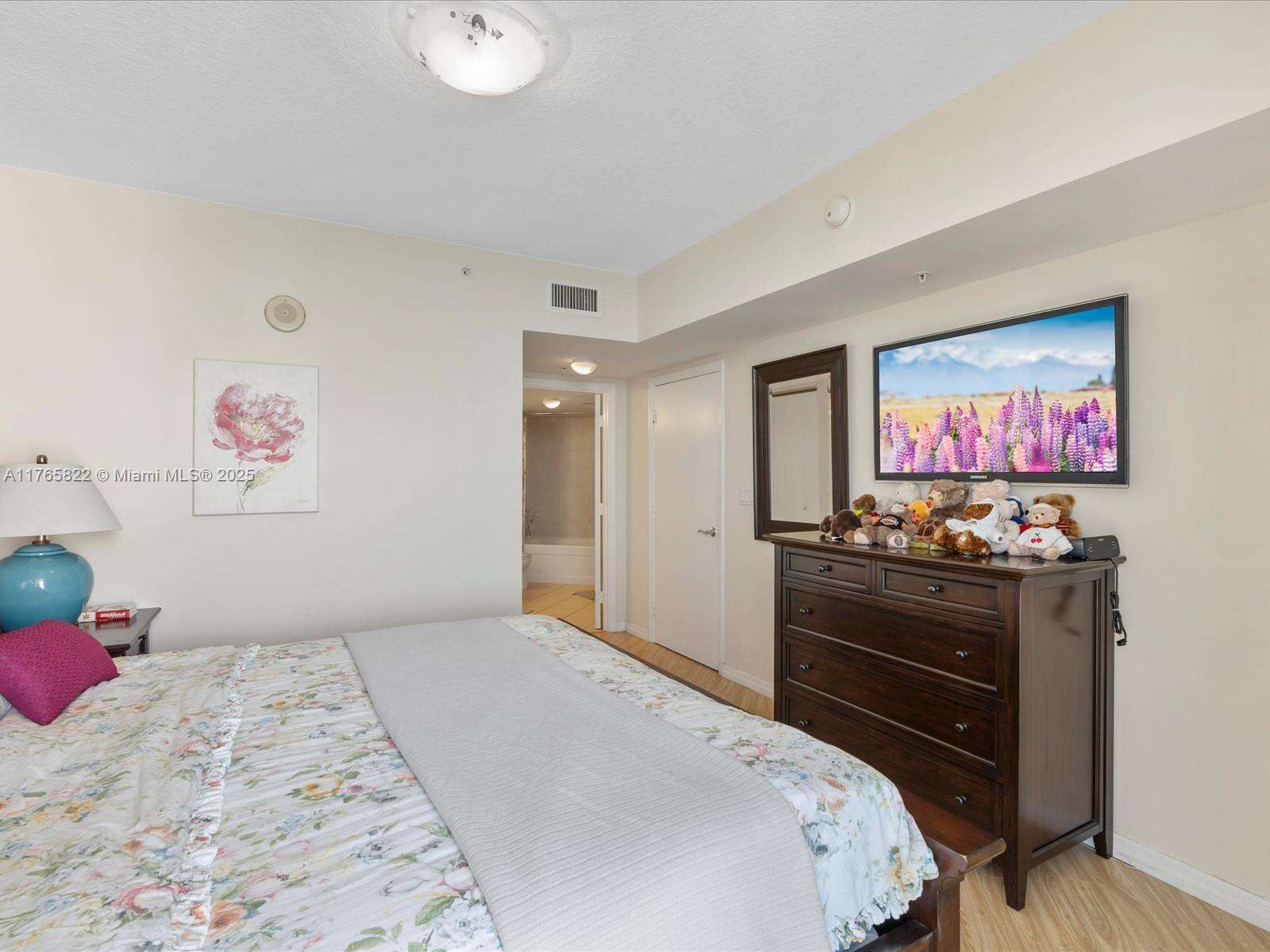 La Perla at 16699 Collins Ave, Sunny Isles Beach, FL 33160 - For Sale photo 24
