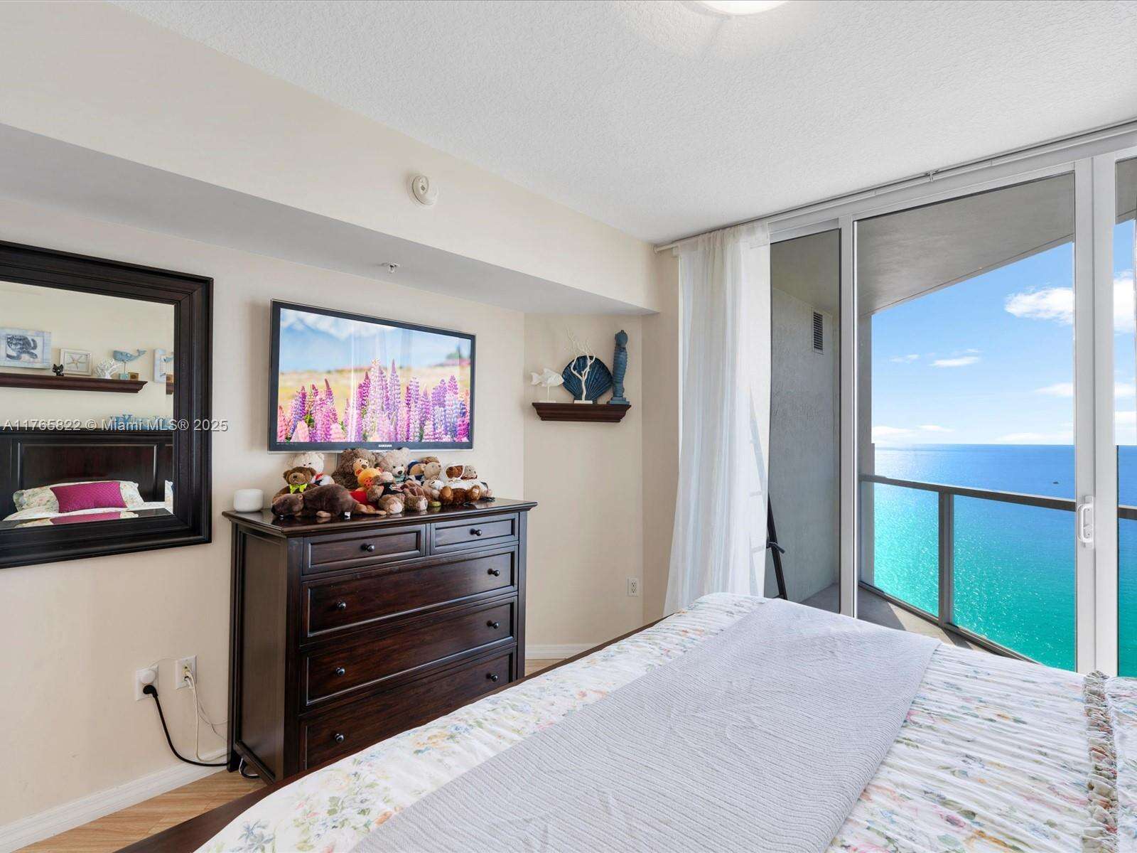 La Perla at 16699 Collins Ave, Sunny Isles Beach, FL 33160 - For Sale photo 25