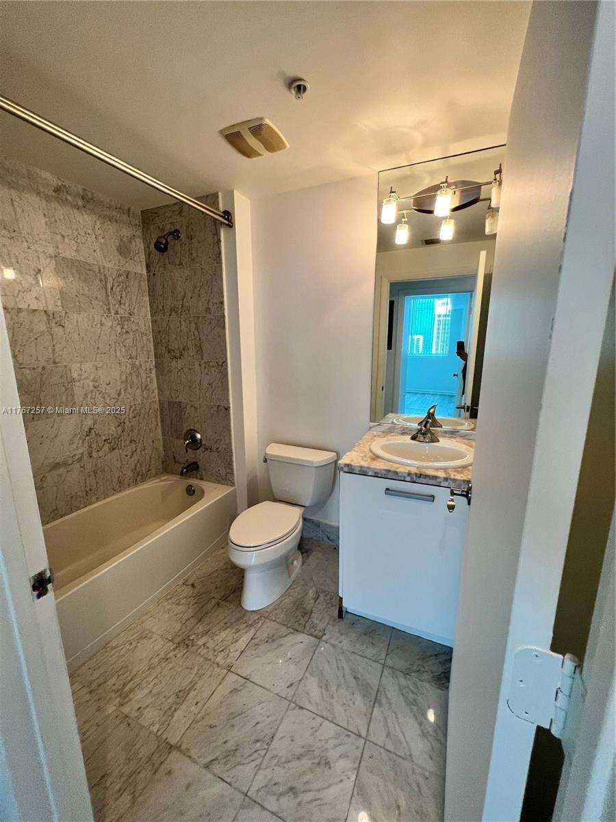 Vizcayne North at 244 Biscayne Blvd, Miami, FL 33132 - For Sale photo 6