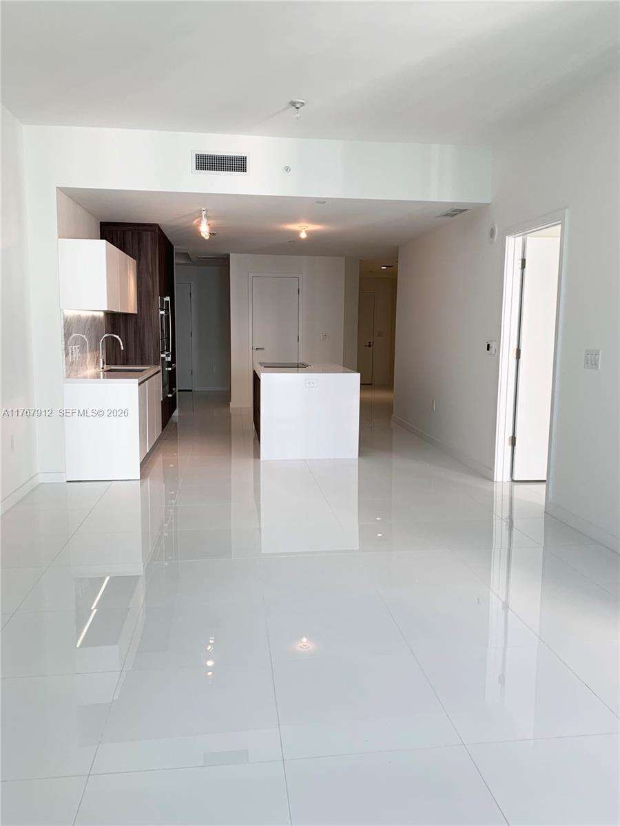 Paramount Miami Worldcenter at 851 1 Ave, Miami, FL 33132 - For Sale photo 11