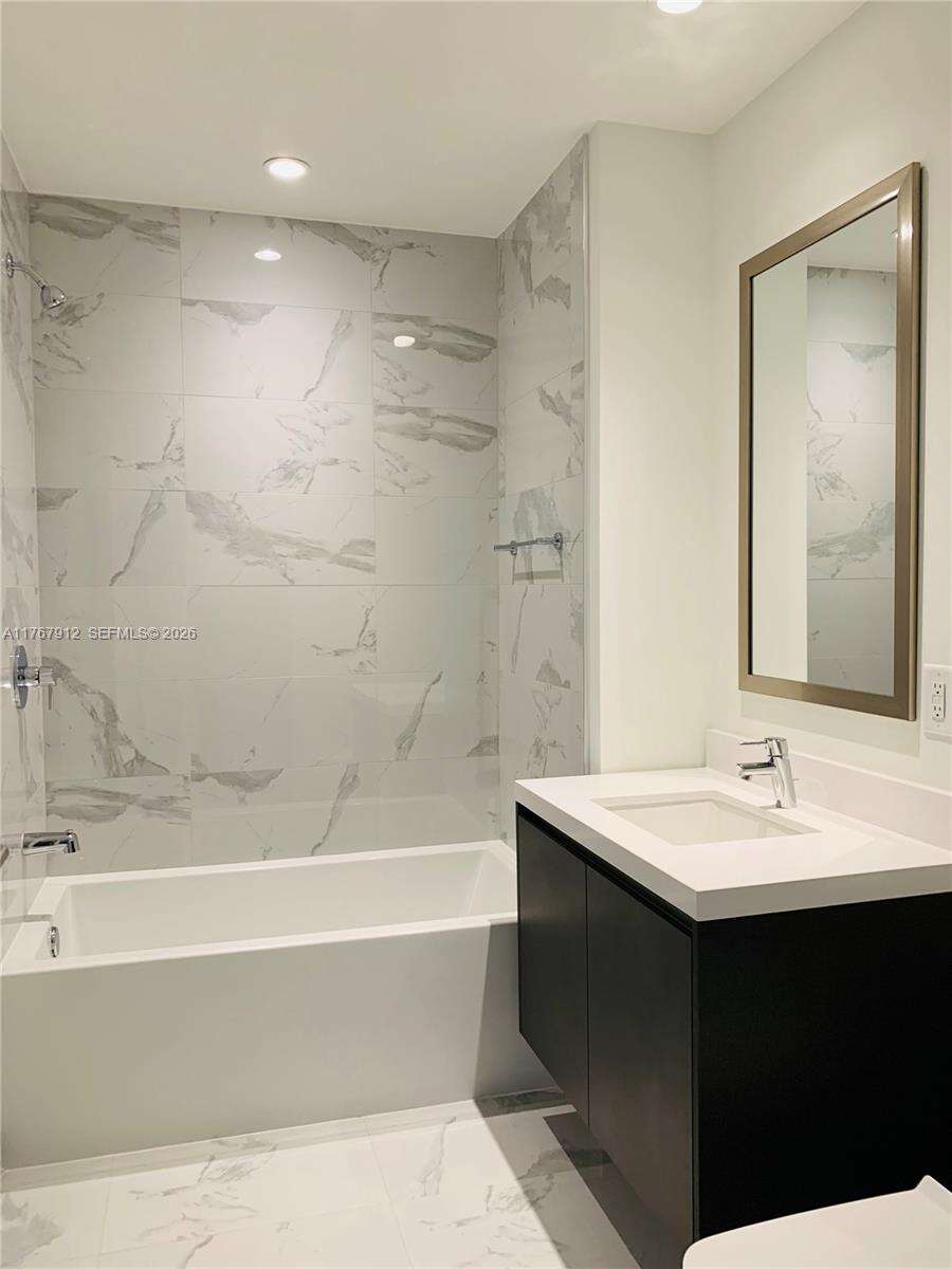 Paramount Miami Worldcenter at 851 1 Ave, Miami, FL 33132 - For Sale photo 17