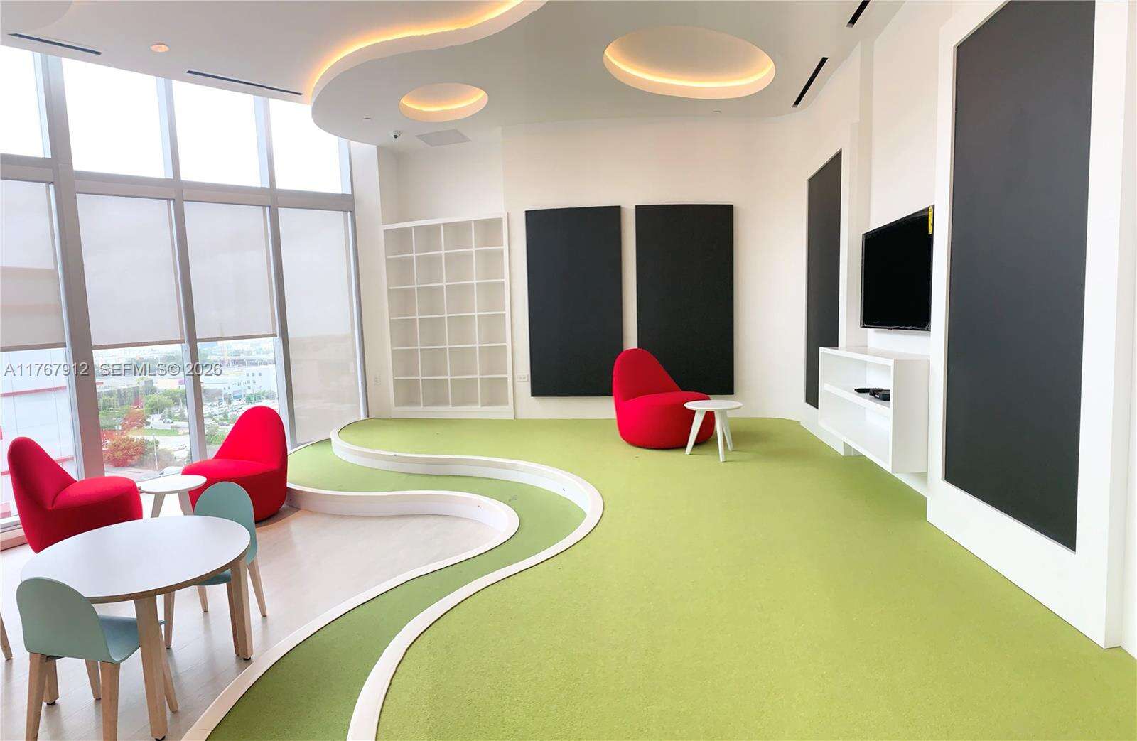 Paramount Miami Worldcenter at 851 1 Ave, Miami, FL 33132 - For Sale photo 4