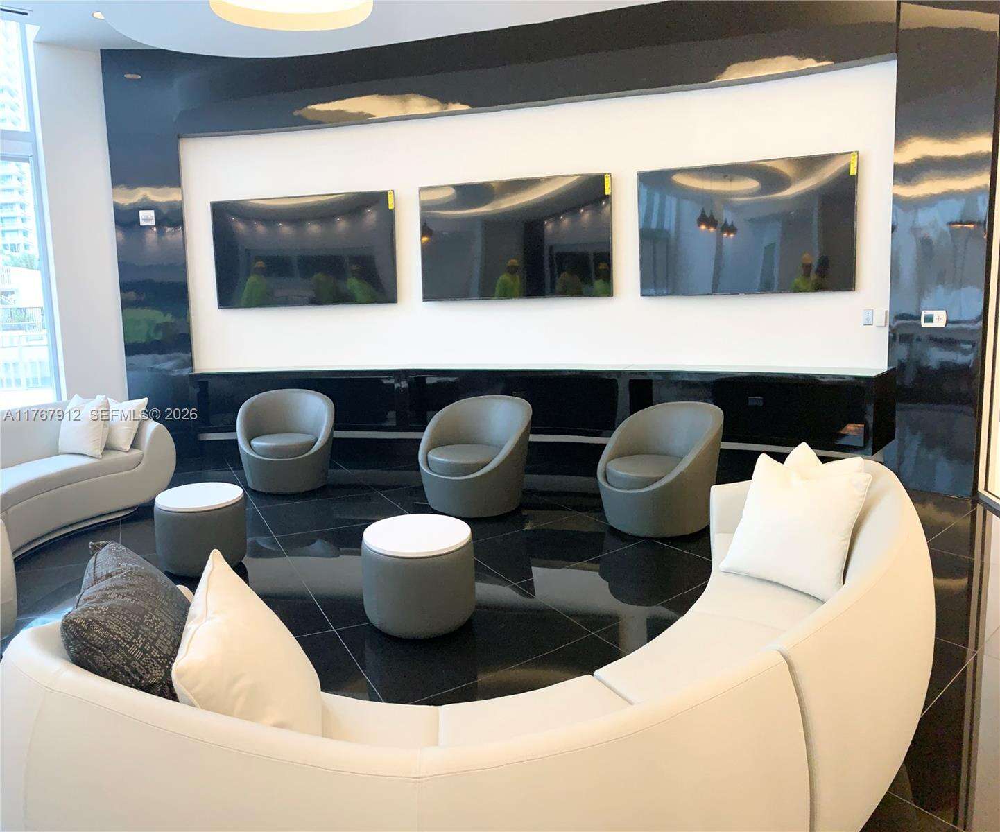 Paramount Miami Worldcenter at 851 1 Ave, Miami, FL 33132 - For Sale photo 8