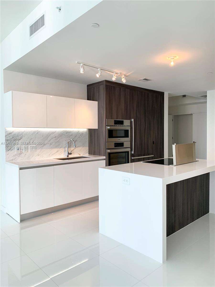 Paramount Miami Worldcenter at 851 1 Ave, Miami, FL 33132 - For Sale photo 10