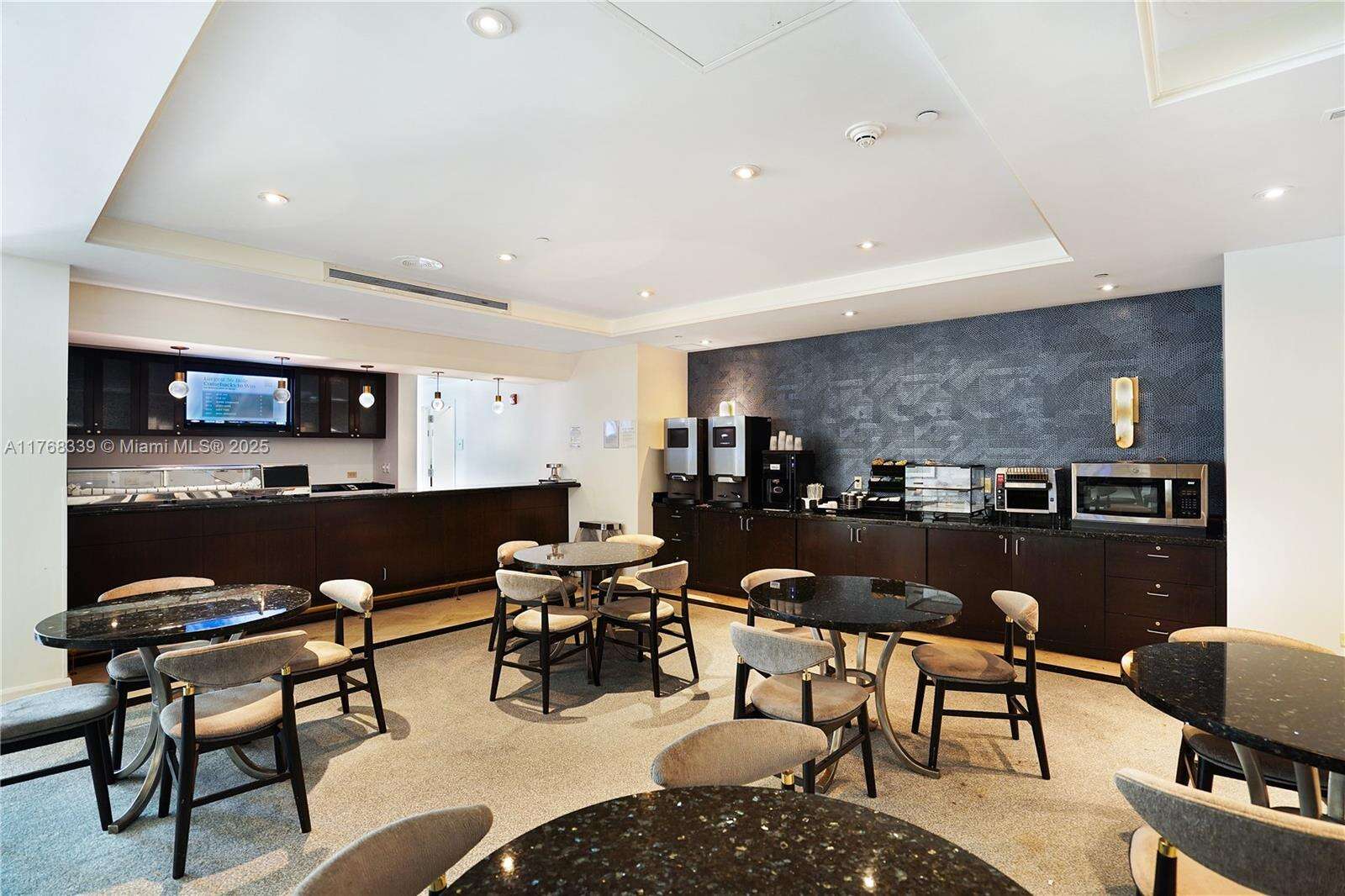 Fontainebleau 3 at 4391 Collins Ave, Miami Beach, FL 33140 - For Sale photo 21