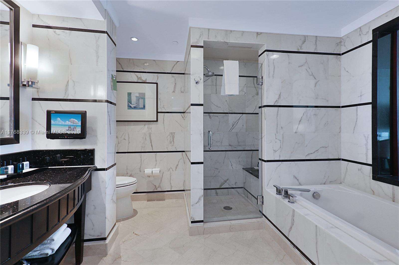 Fontainebleau 3 at 4391 Collins Ave, Miami Beach, FL 33140 - For Sale photo 9