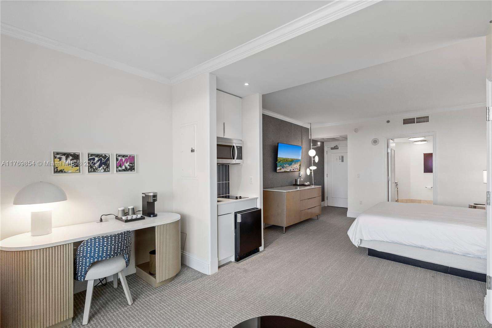 Fontainebleau 2 at 4401 Collins Ave, Miami Beach, FL 33140 - For Sale photo 12