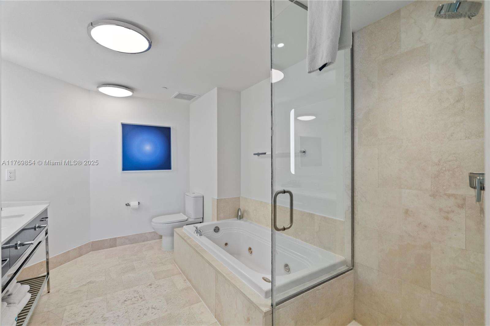 Fontainebleau 2 at 4401 Collins Ave, Miami Beach, FL 33140 - For Sale photo 13