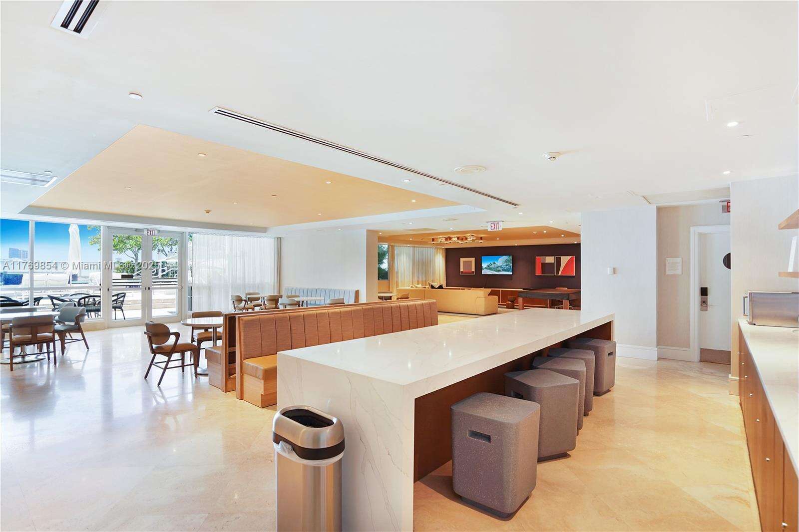 Fontainebleau 2 at 4401 Collins Ave, Miami Beach, FL 33140 - For Sale photo 42