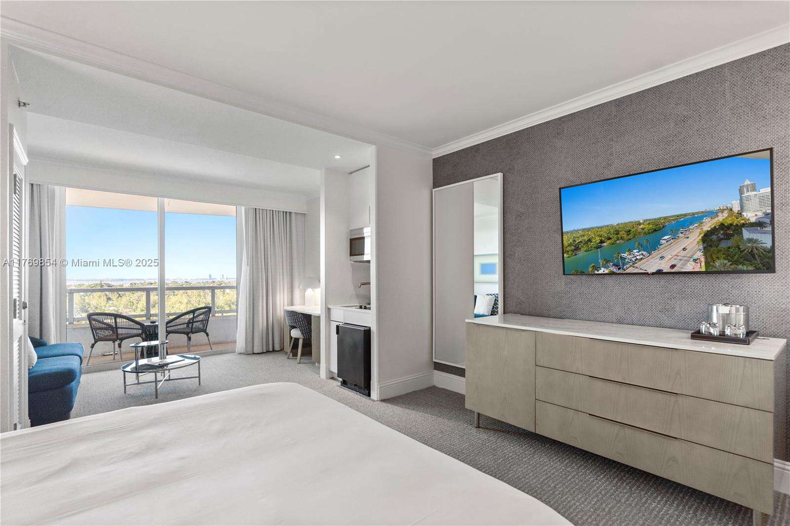 Fontainebleau 2 at 4401 Collins Ave, Miami Beach, FL 33140 - For Sale photo 8
