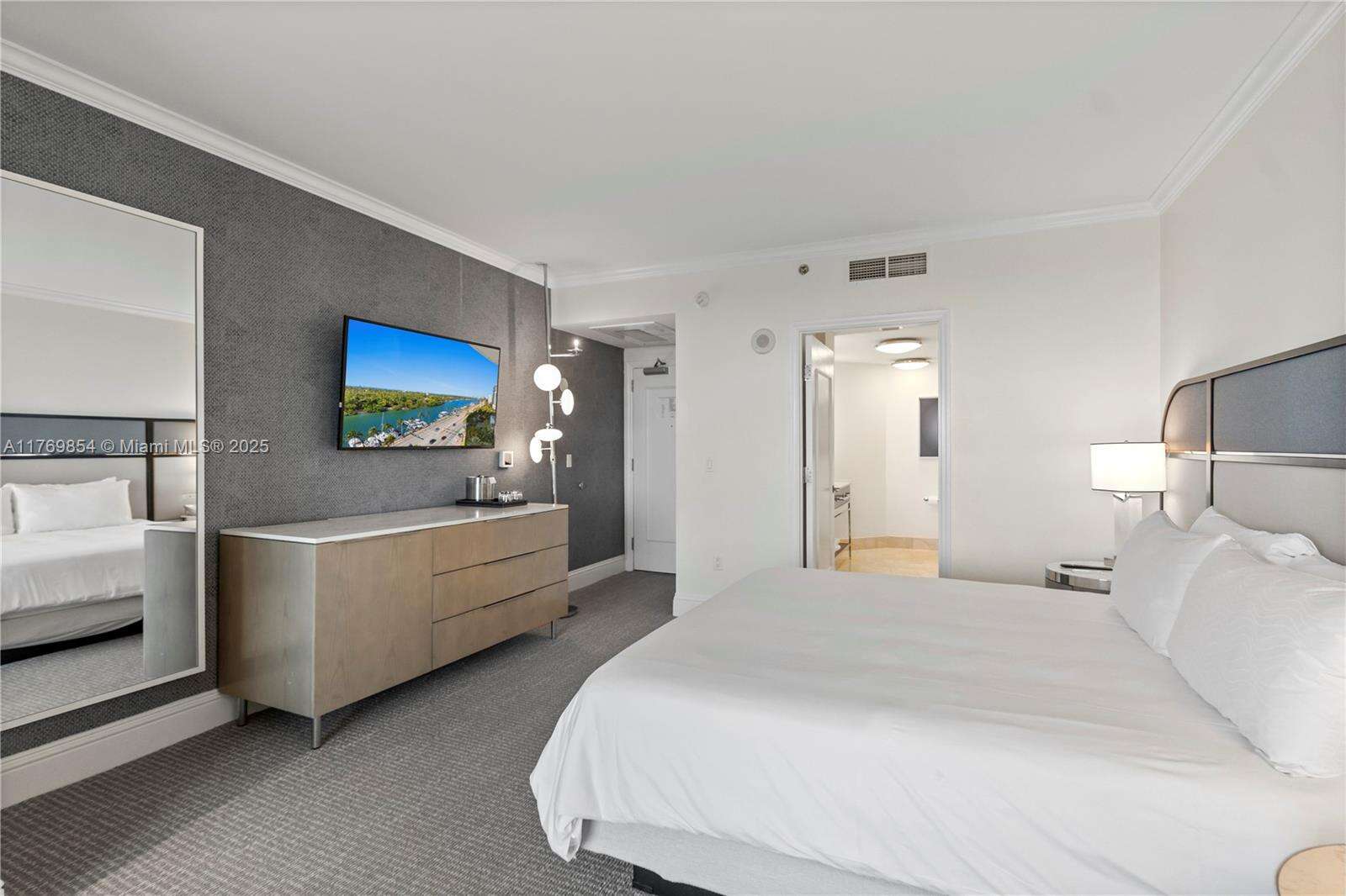Fontainebleau 2 at 4401 Collins Ave, Miami Beach, FL 33140 - For Sale photo 10
