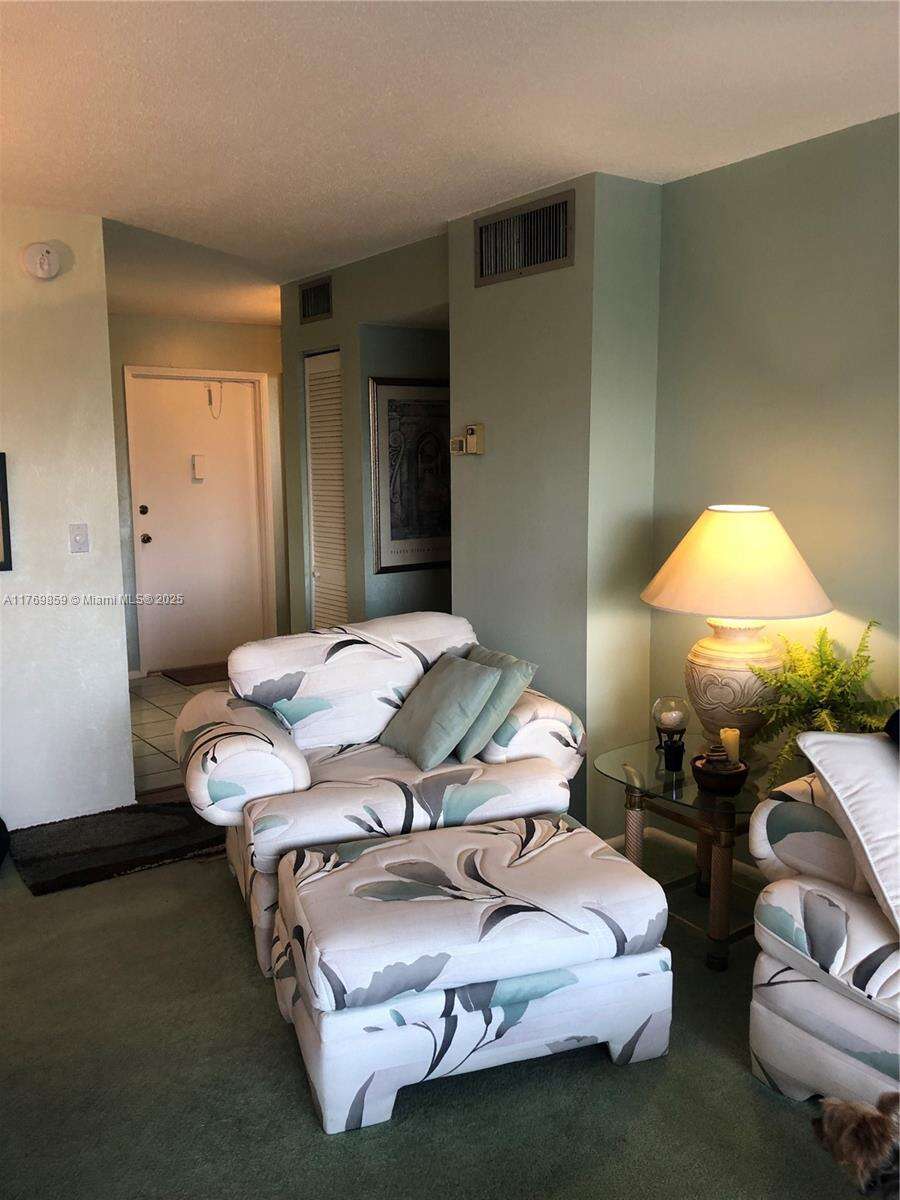 Fairways Royale Condos for Sale & Rent | Picture 1