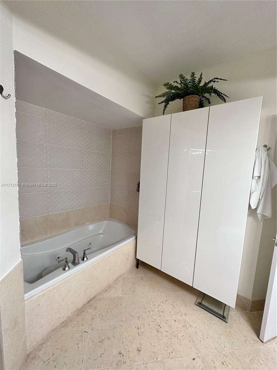Turnberry Village South at 19900 Country Club Dr, Aventura, FL 33180 - For Sale photo 27