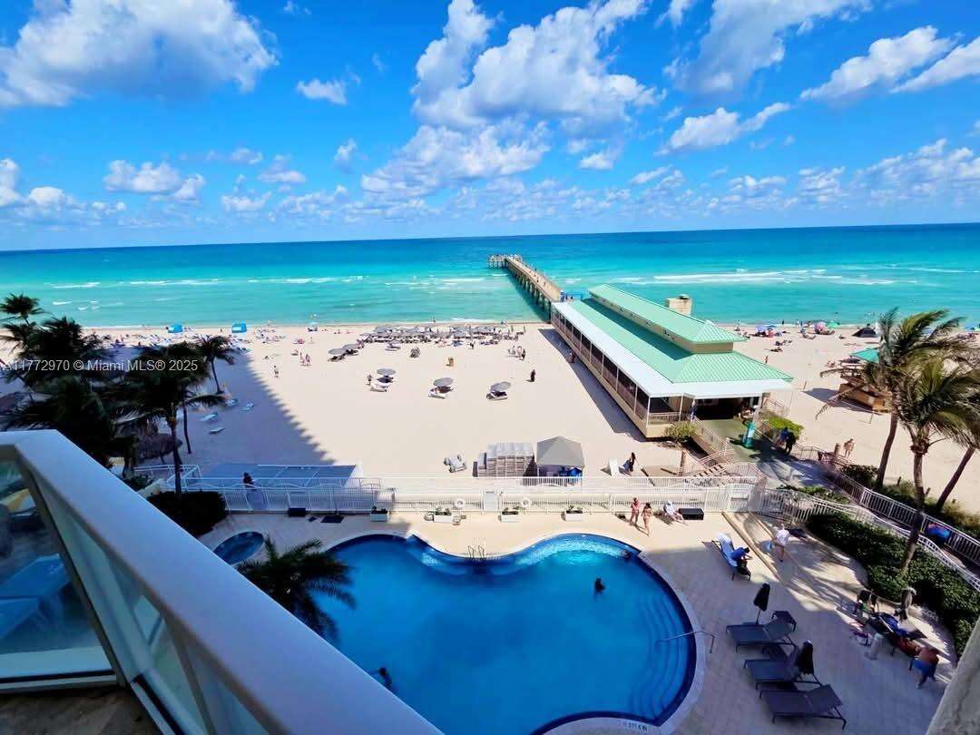 La Perla at 16699 Collins Ave, Sunny Isles Beach, FL 33160 - For Sale photo 17