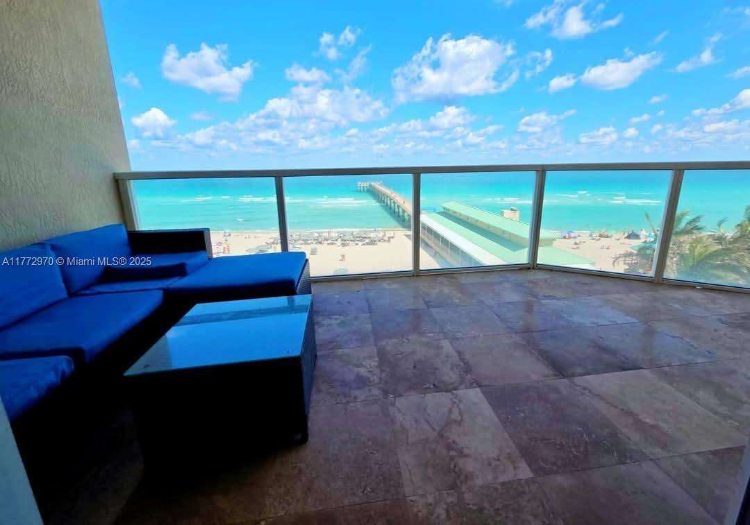 La Perla at 16699 Collins Ave, Sunny Isles Beach, FL 33160 - For Sale photo 19