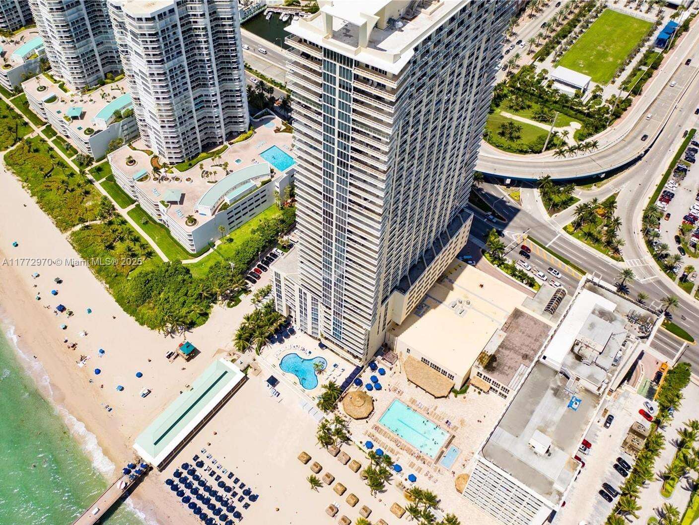 La Perla at 16699 Collins Ave, Sunny Isles Beach, FL 33160 - For Sale photo 21