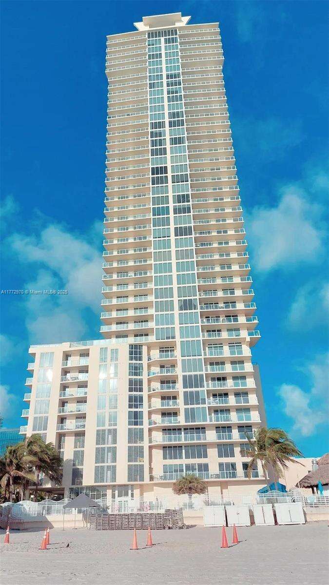 La Perla at 16699 Collins Ave, Sunny Isles Beach, FL 33160 - For Sale photo 22