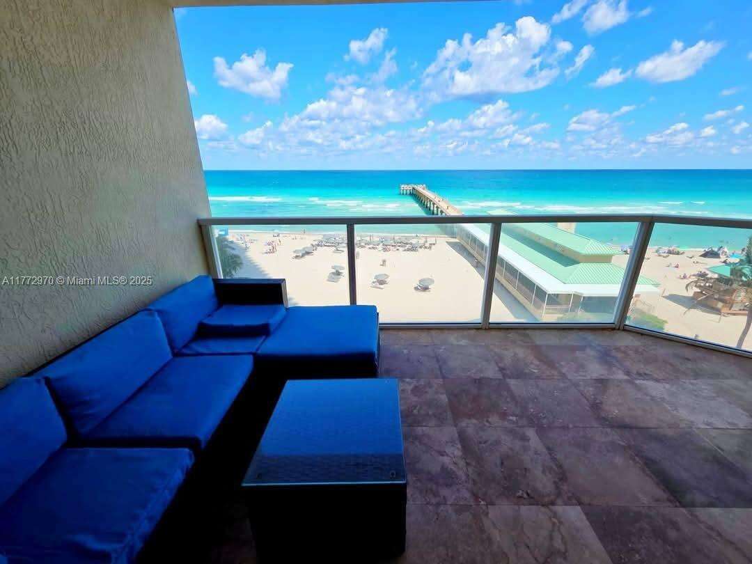 La Perla at 16699 Collins Ave, Sunny Isles Beach, FL 33160 - For Sale photo 6