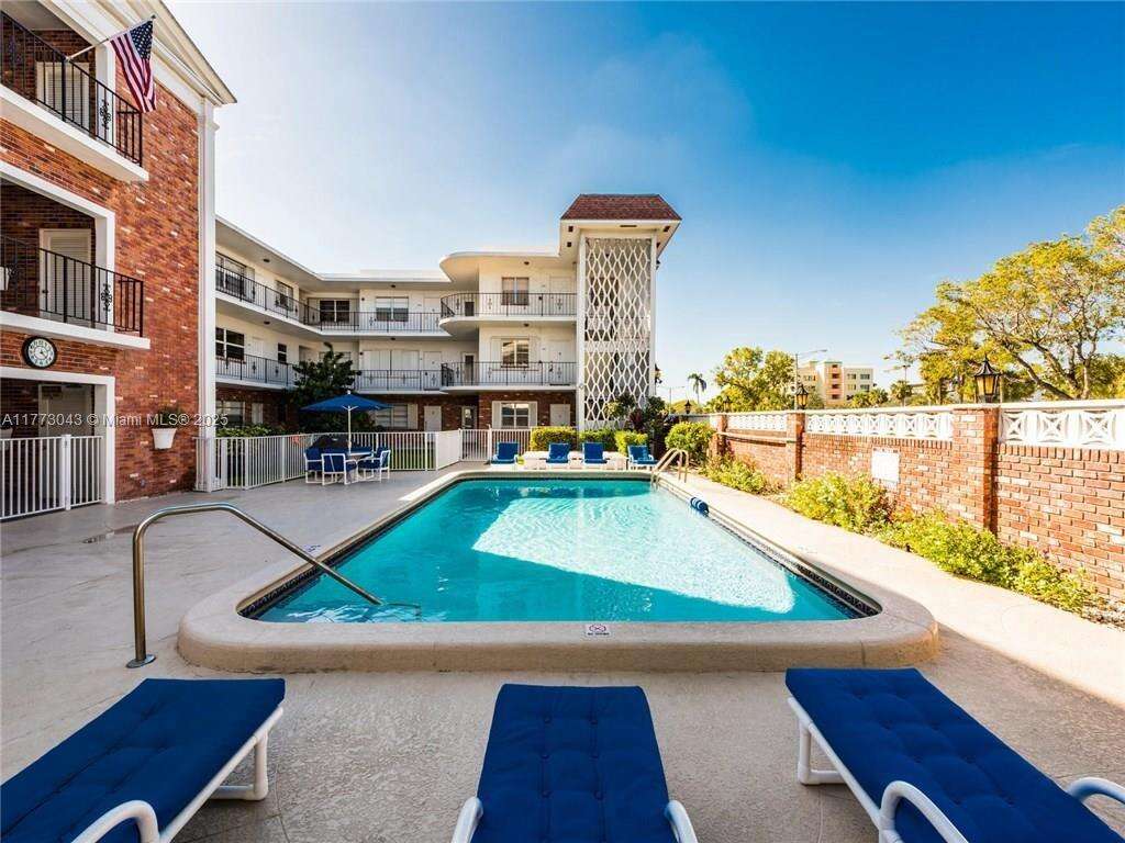 Park Ridge East Apts Condos for Sale & Rent | Picture 1
